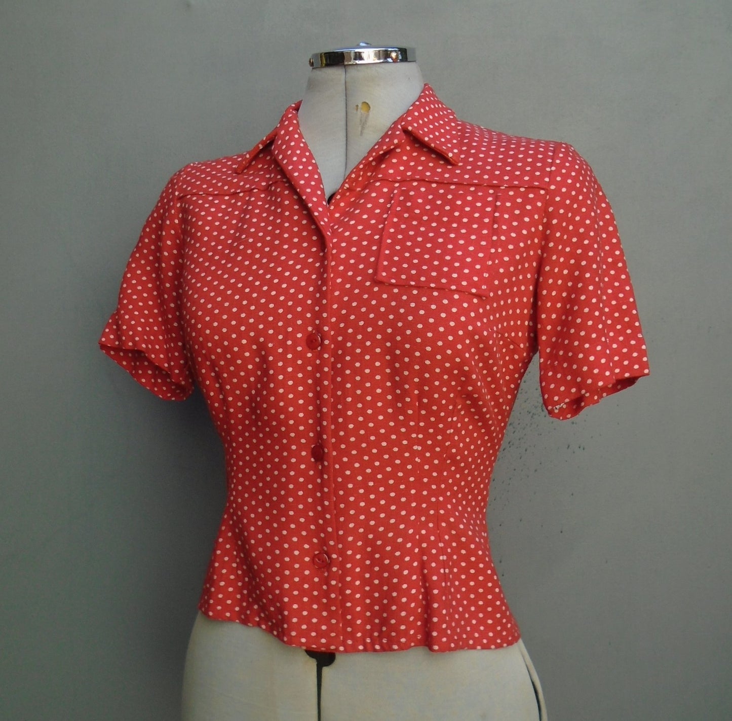 Outstanding Vintage CC41 1940s Blouse Red White Spotty Polka Dot UK XS