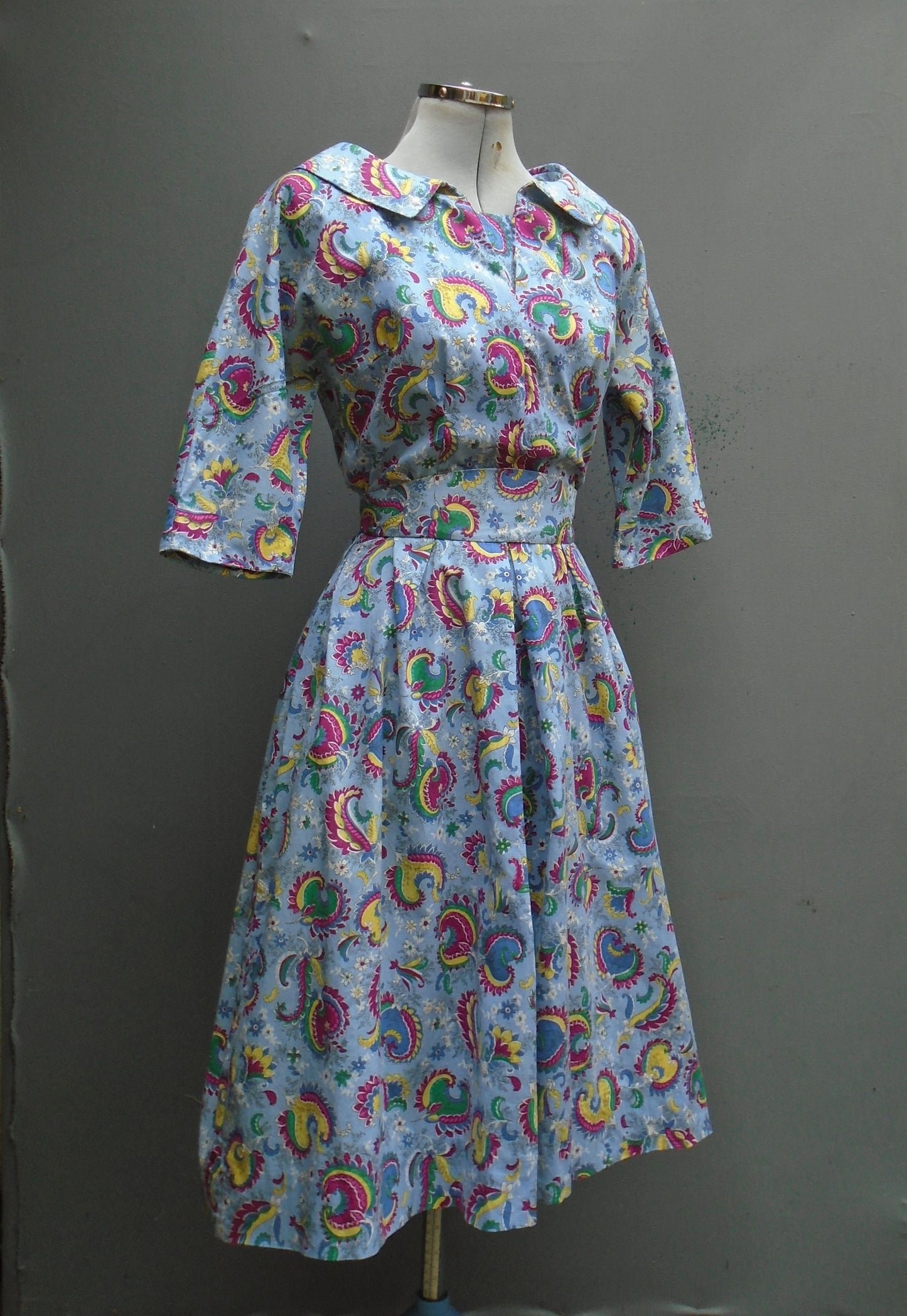 Original 1950s Dress Novelty Print Bold Floral Blue Yellow Cotton UK S/M