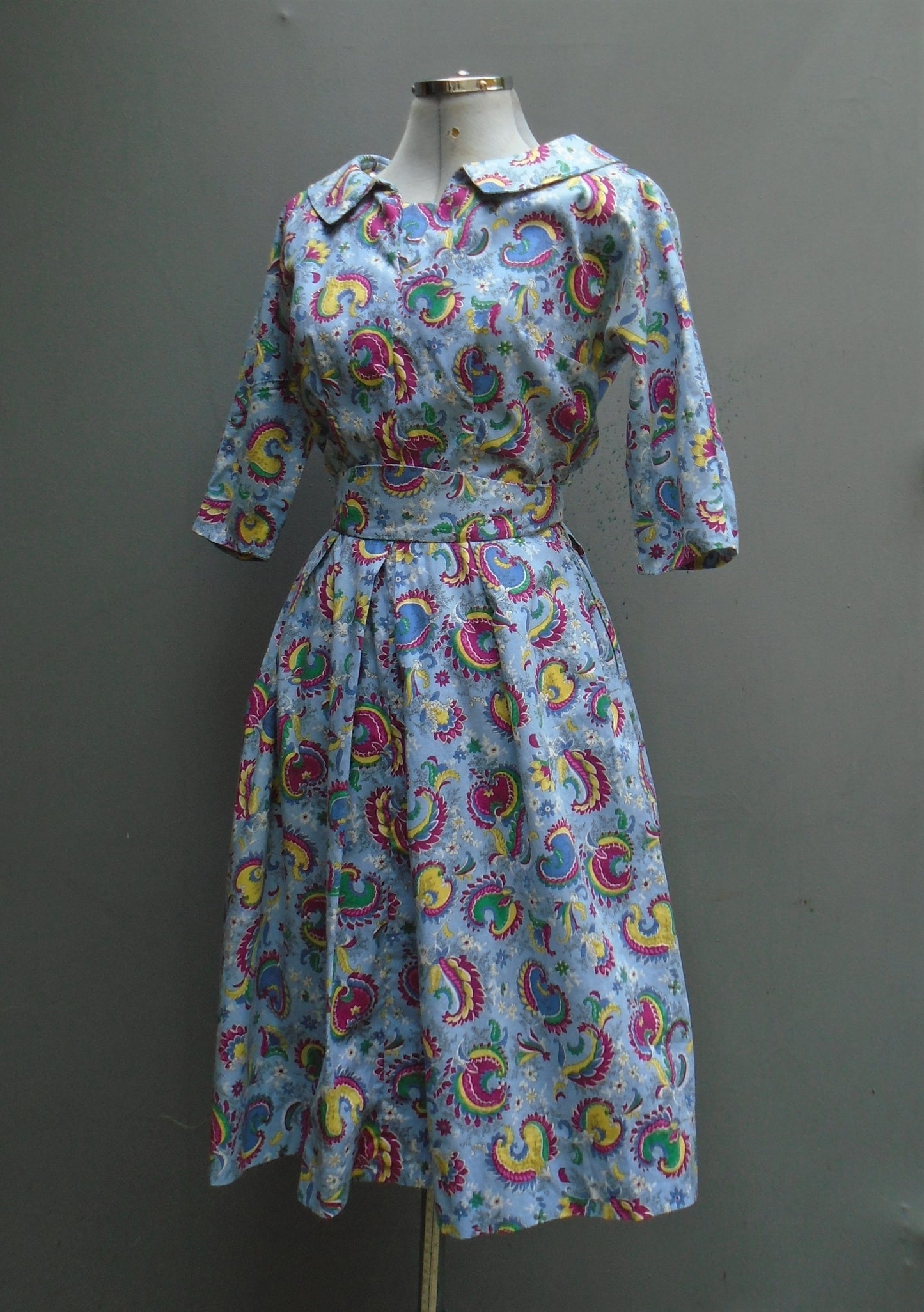 Original 1950s Dress Novelty Print Bold Floral Blue Yellow Cotton UK S/M