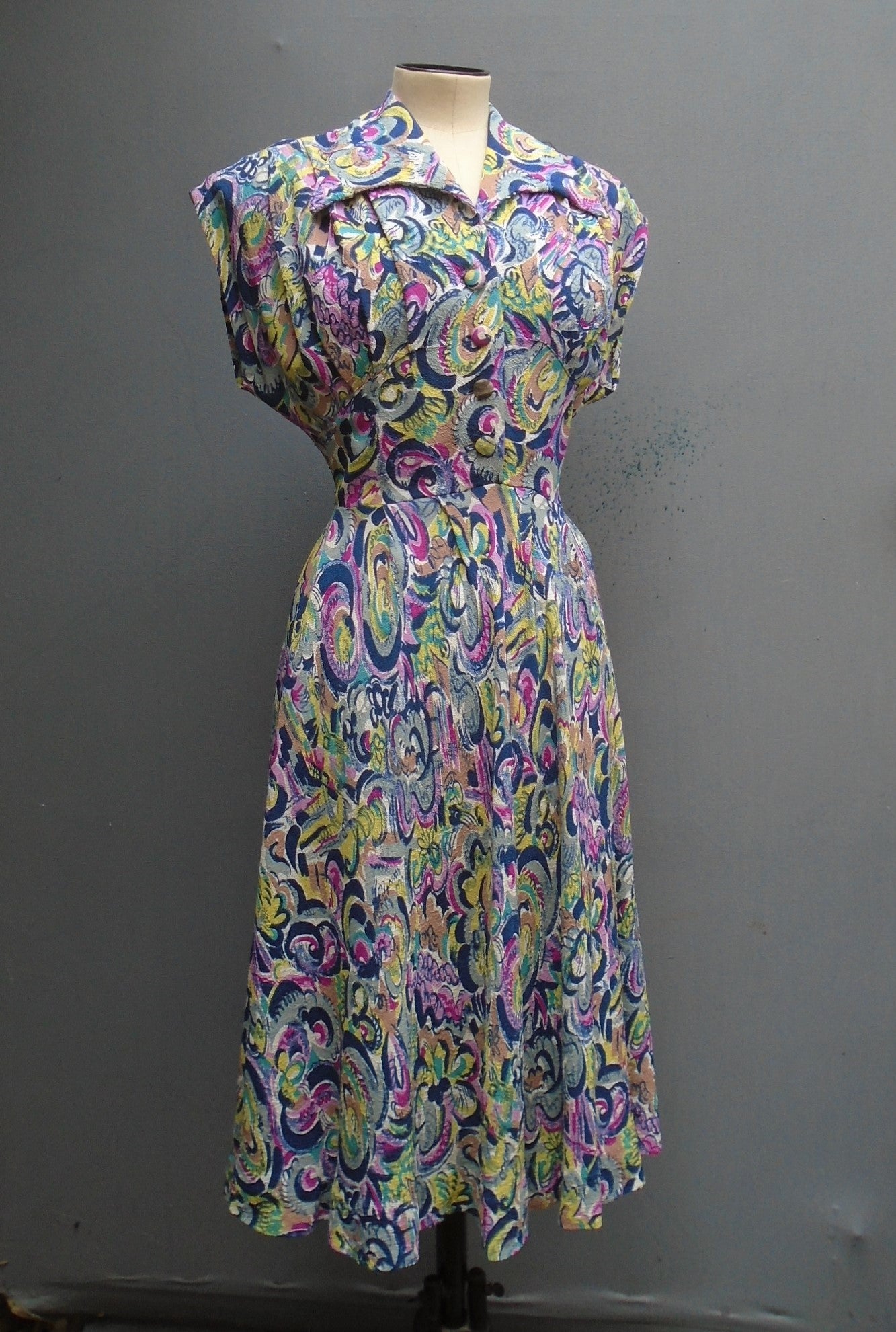 Superb Vintage 1940s Dress Bold Floral Novelty Print UK S