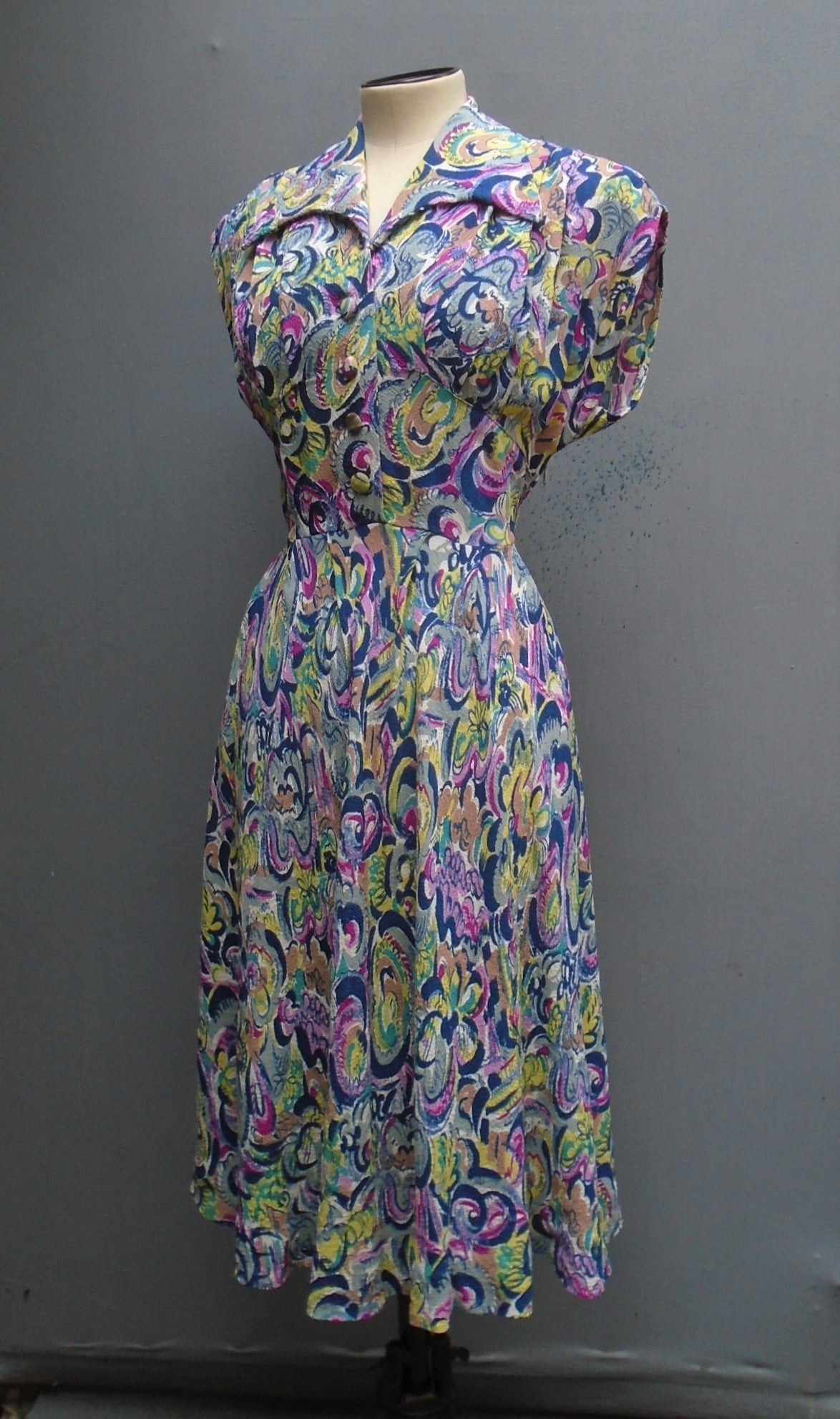 Superb Vintage 1940s Dress Bold Floral Novelty Print UK S