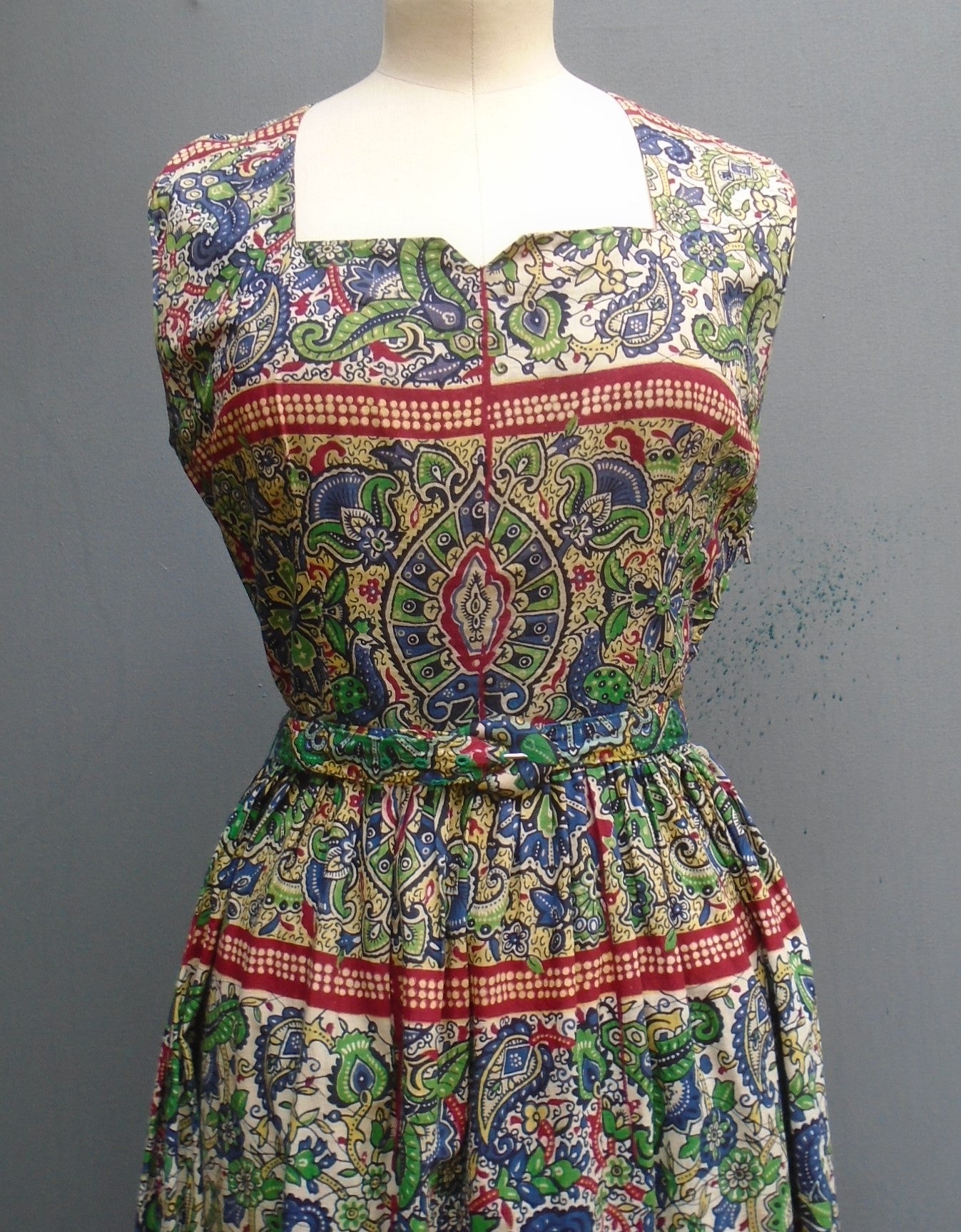 Vintage 1950s Dress Bold Print Red Green Blue Cotton Patio UK S
