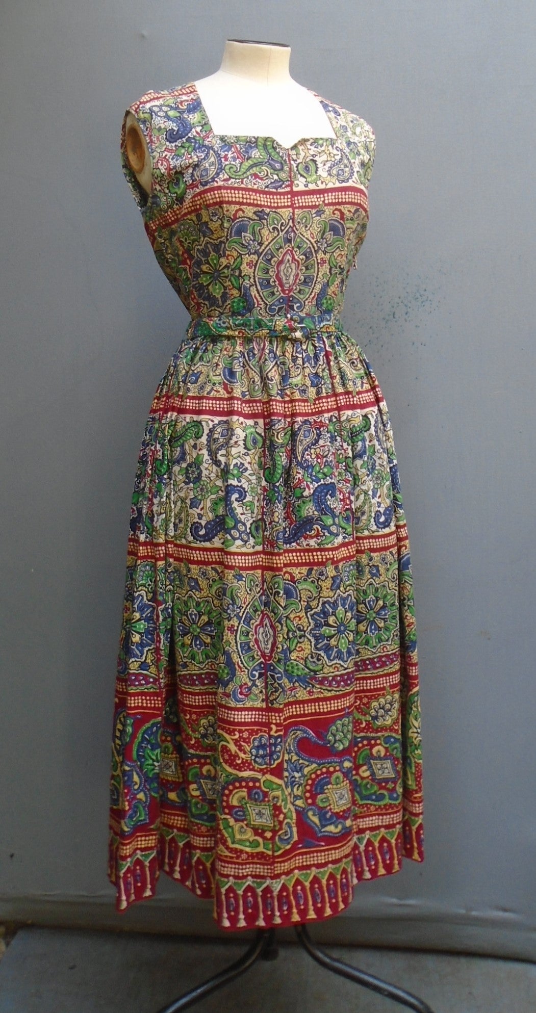 Vintage 1950s Dress Bold Print Red Green Blue Cotton Patio UK S