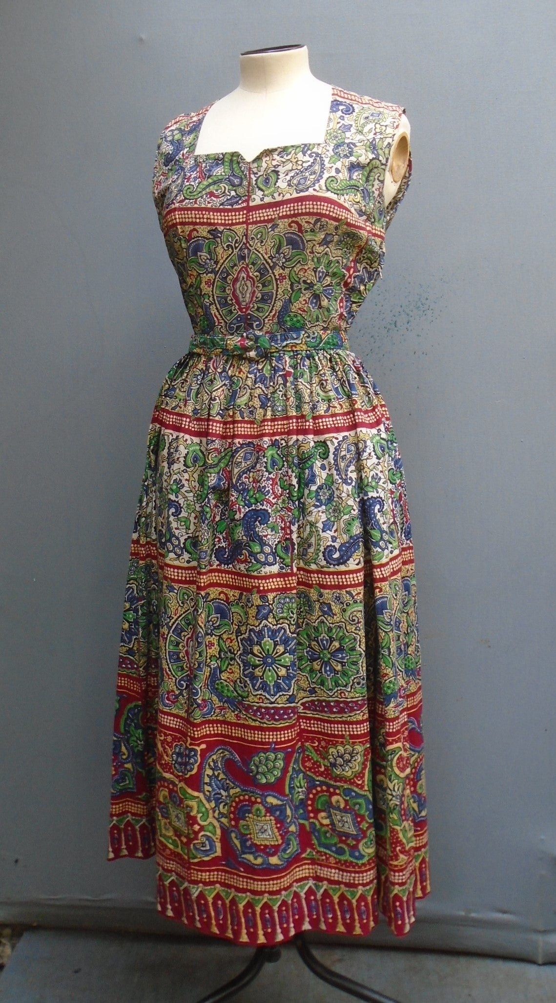 Vintage 1950s Dress Bold Print Red Green Blue Cotton Patio UK S