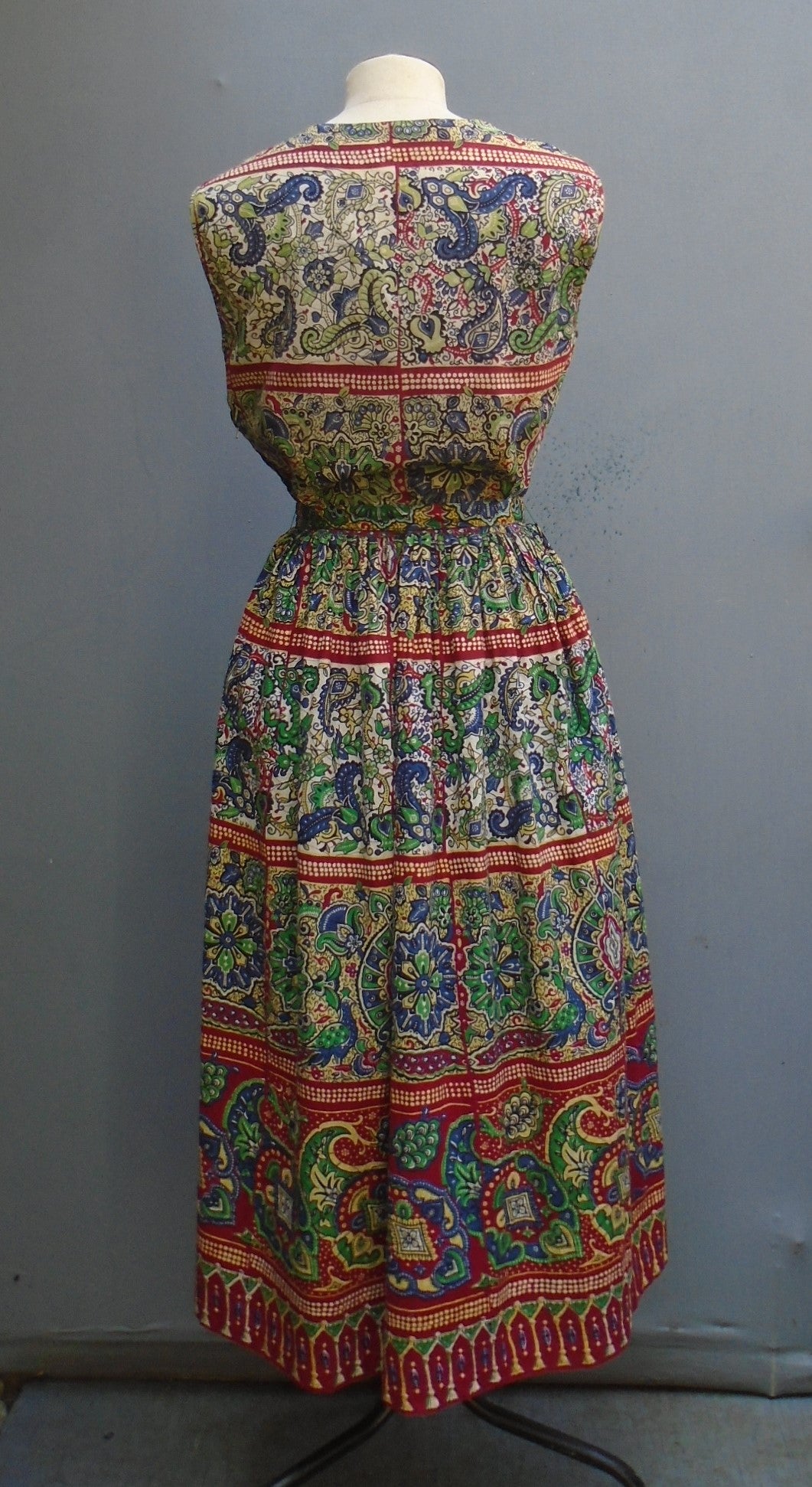 Vintage 1950s Dress Bold Print Red Green Blue Cotton Patio UK S