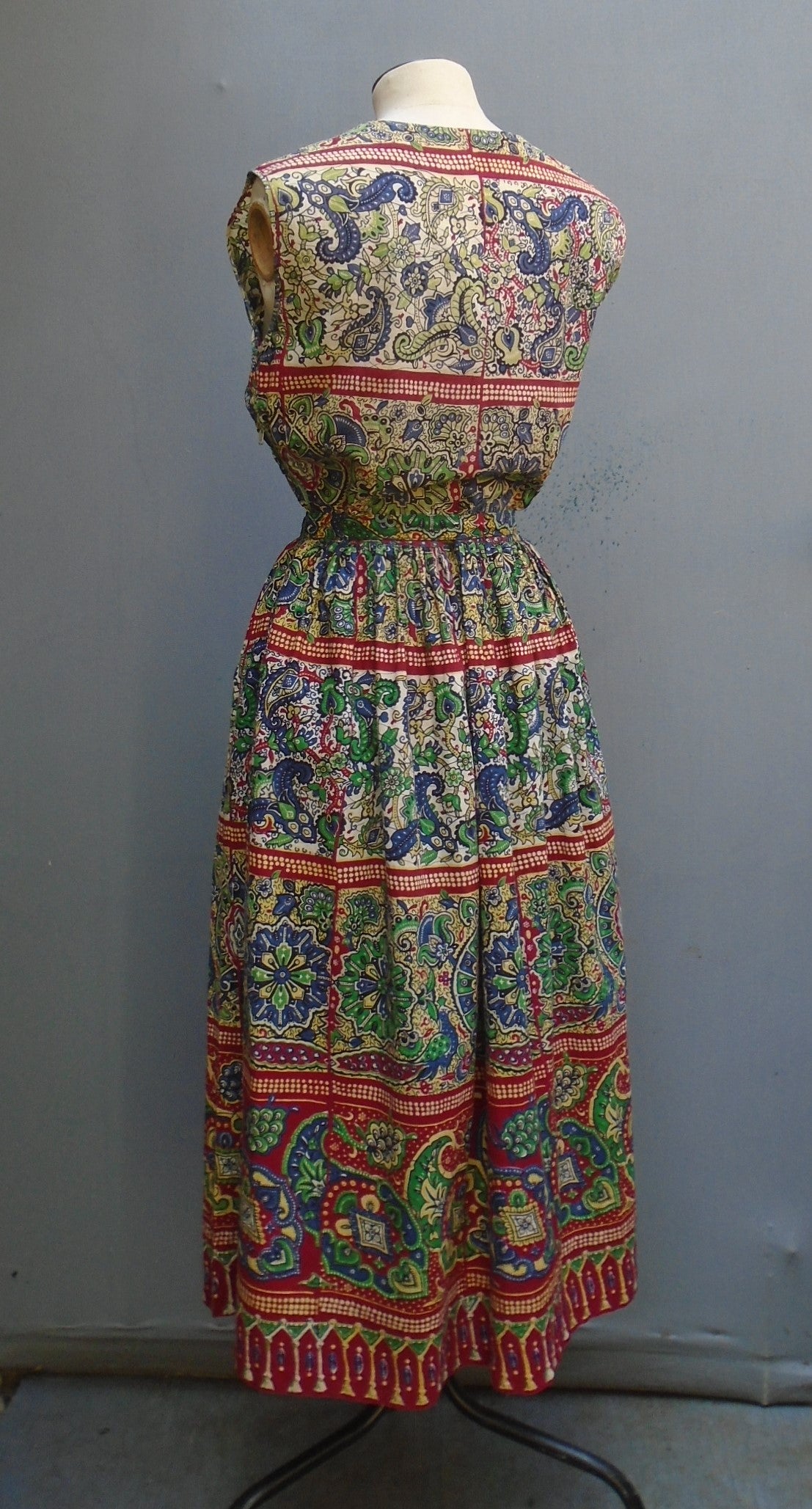 Vintage 1950s Dress Bold Print Red Green Blue Cotton Patio UK S