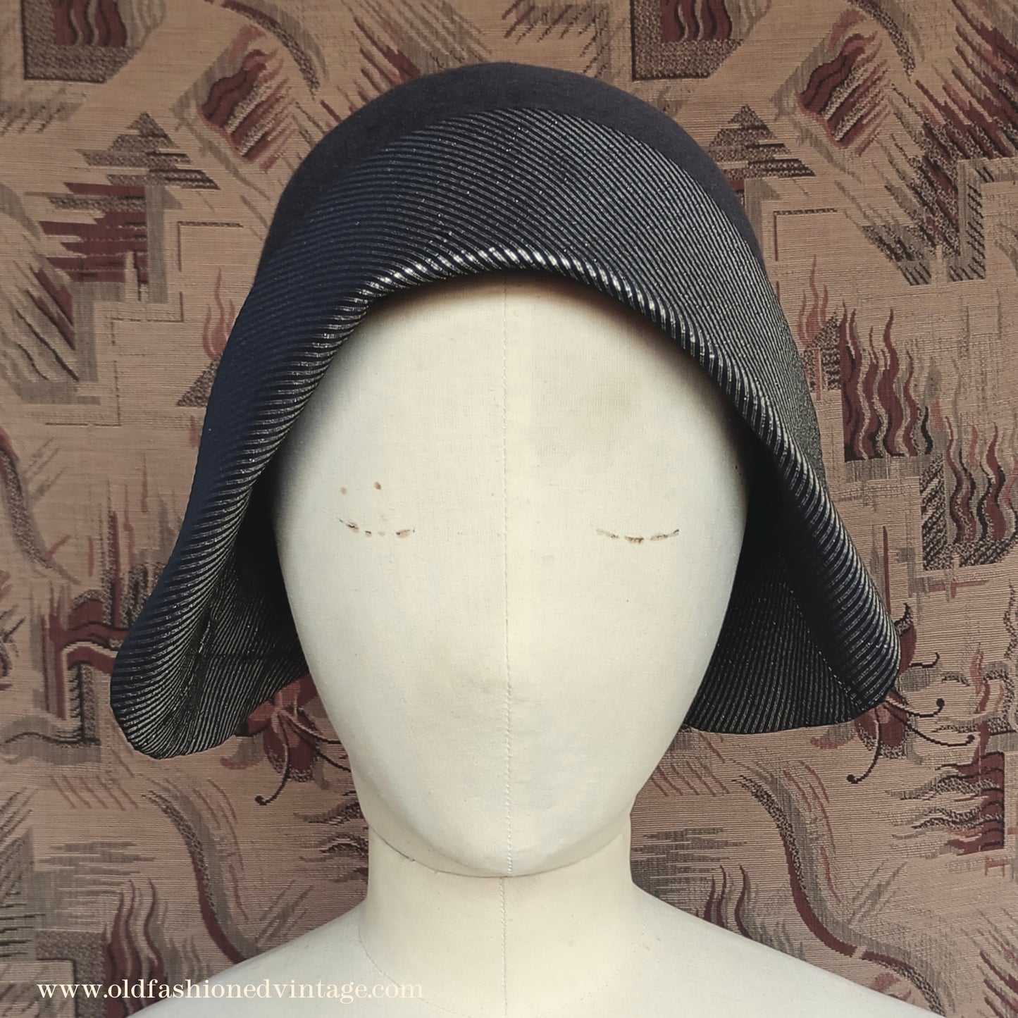 Vintage 1920s 1930s Grey Felt Hat Silver Trim Cloche