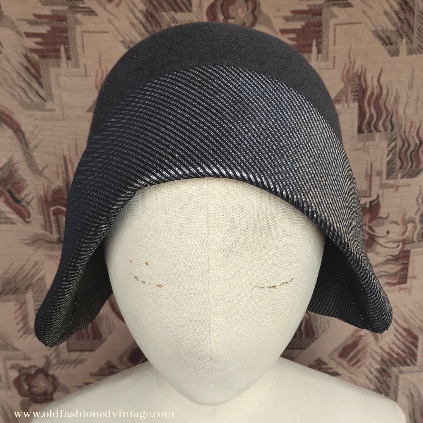 Vintage 1920s 1930s Grey Felt Hat Silver Trim Cloche