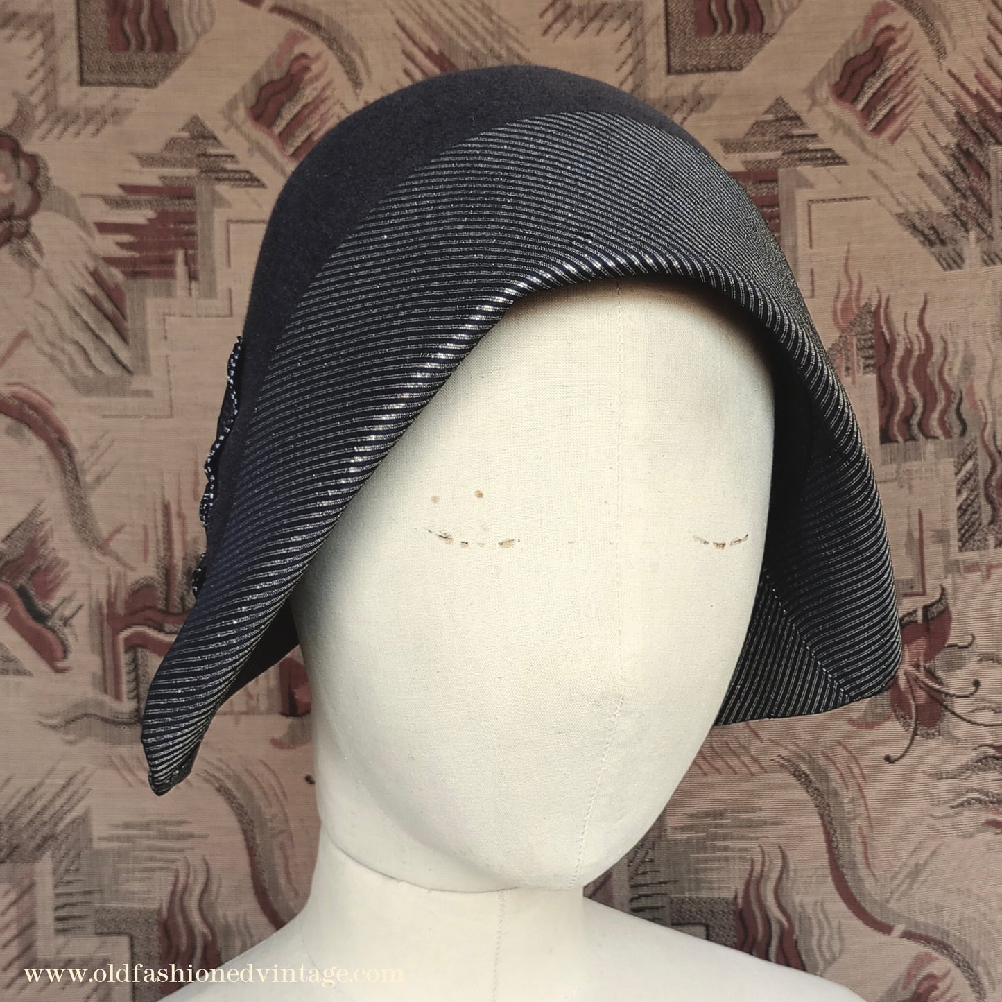 Vintage 1920s 1930s Grey Felt Hat Silver Trim Cloche
