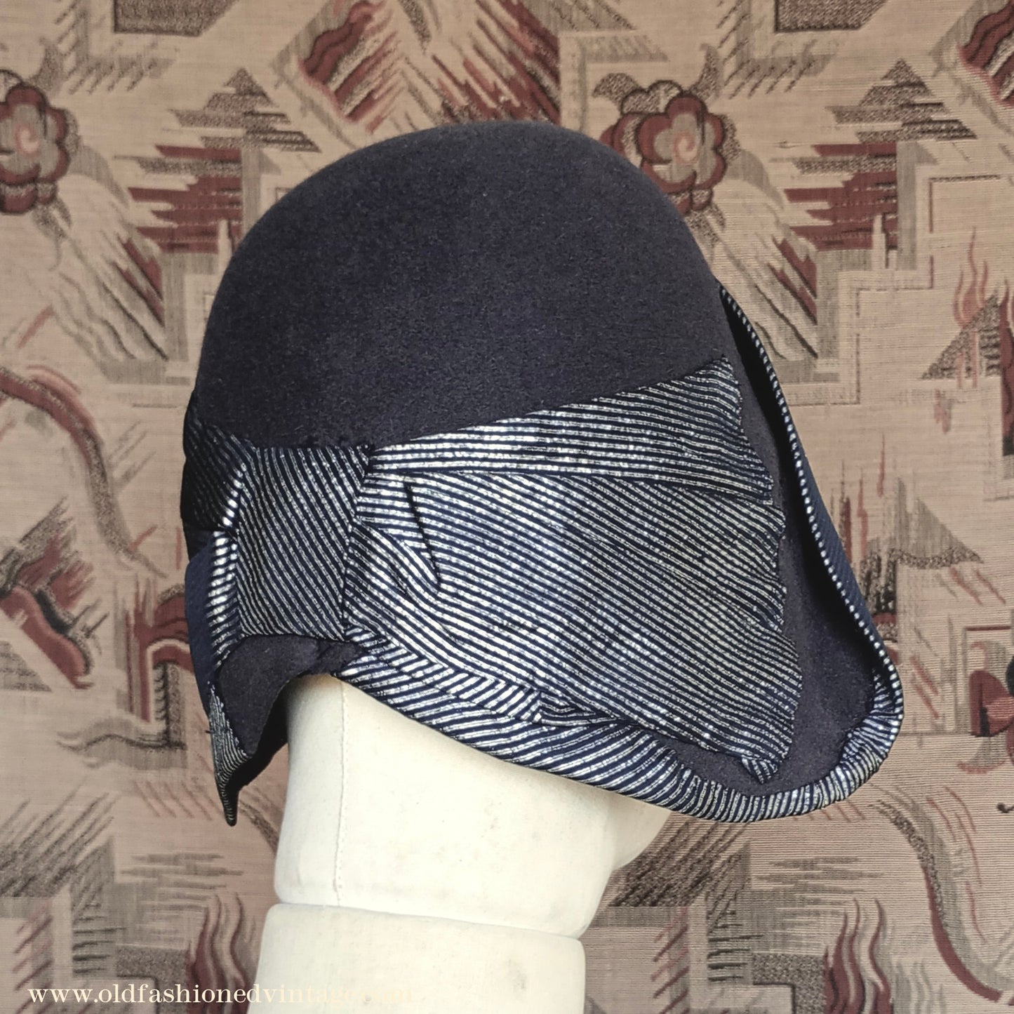 Vintage 1920s 1930s Grey Felt Hat Silver Trim Cloche