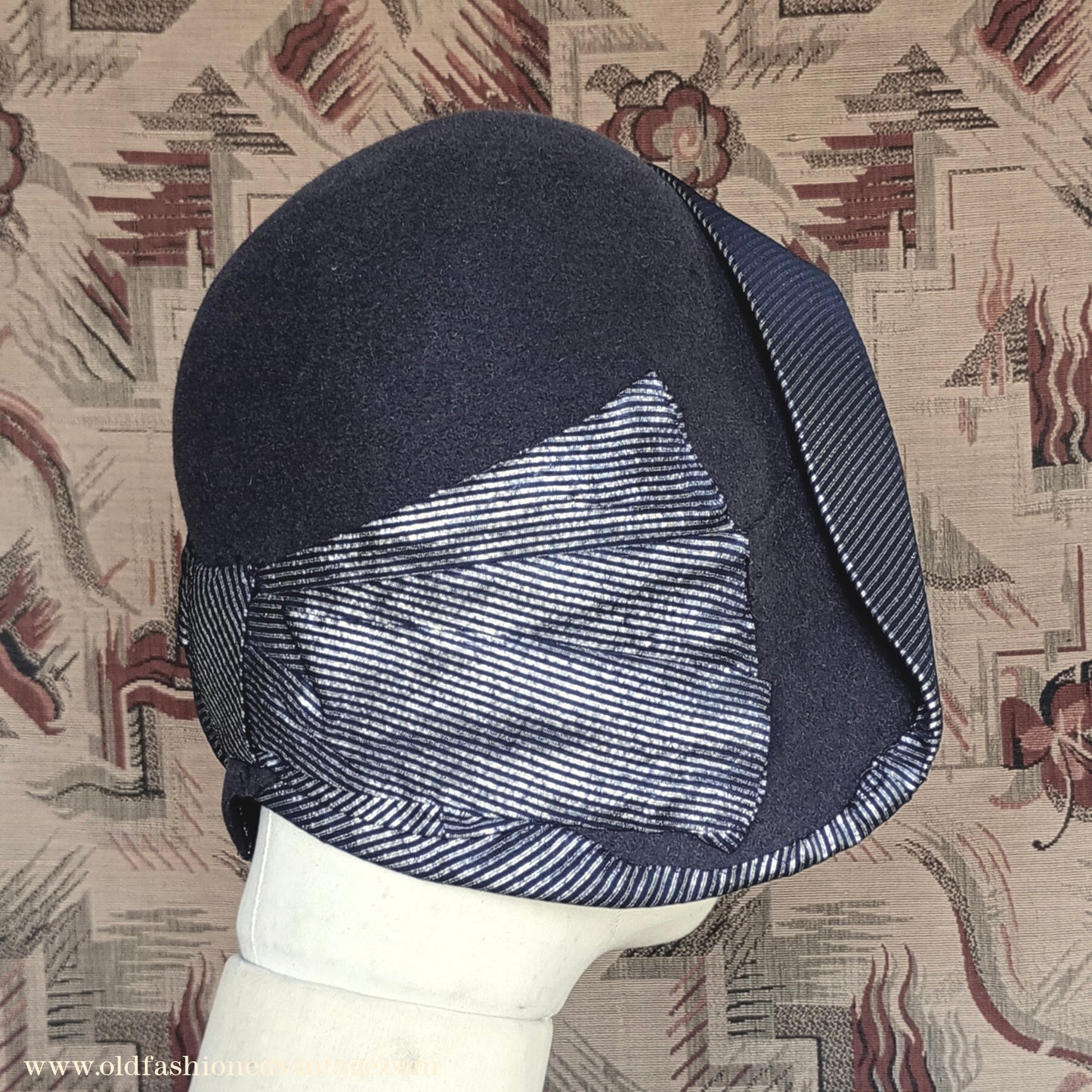 Vintage 1920s 1930s Grey Felt Hat Silver Trim Cloche