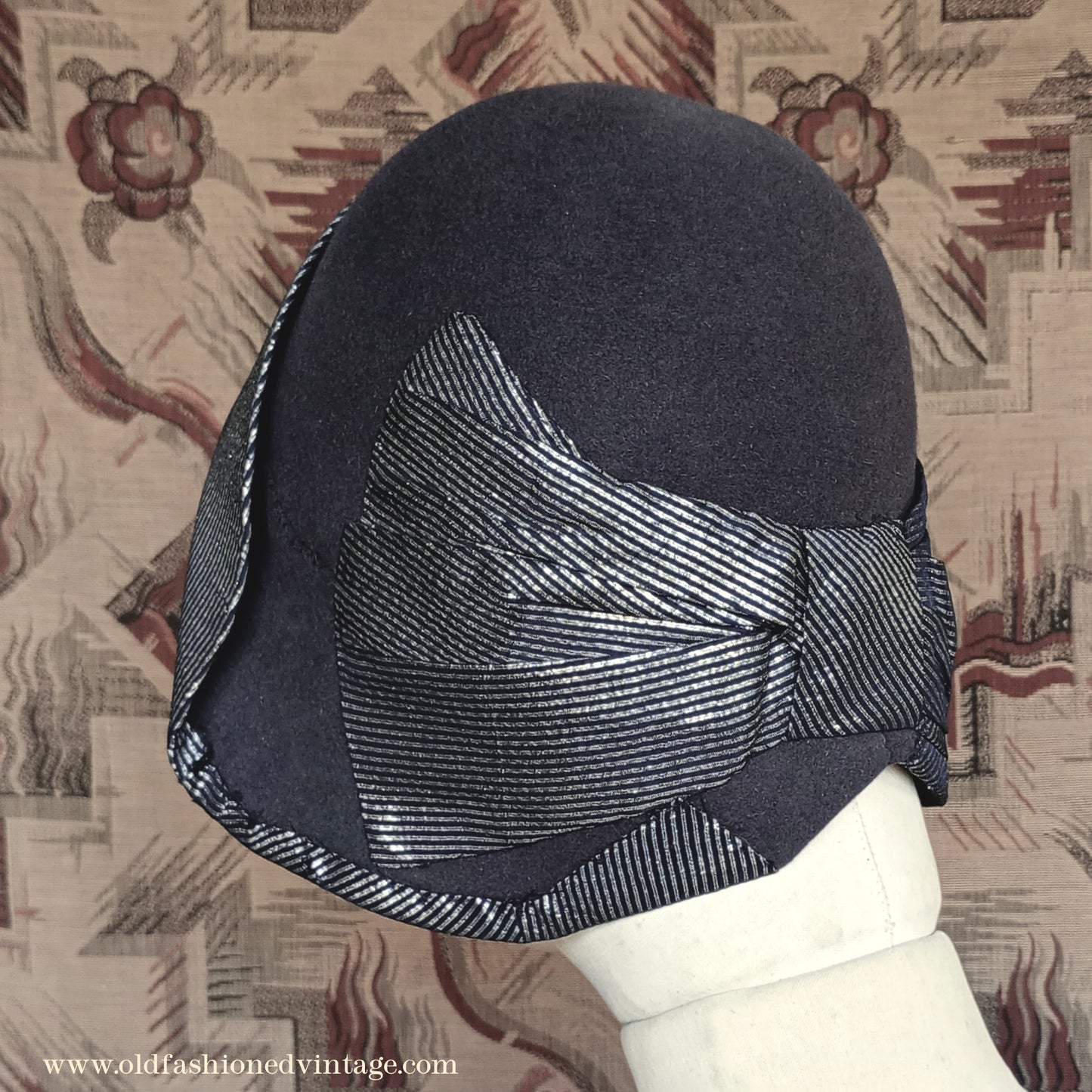 Vintage 1920s 1930s Grey Felt Hat Silver Trim Cloche