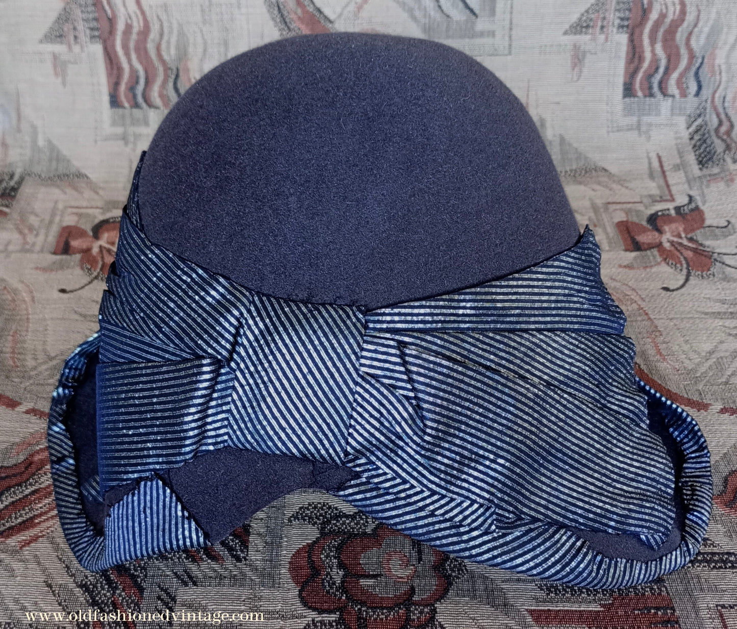 Vintage 1920s 1930s Grey Felt Hat Silver Trim Cloche