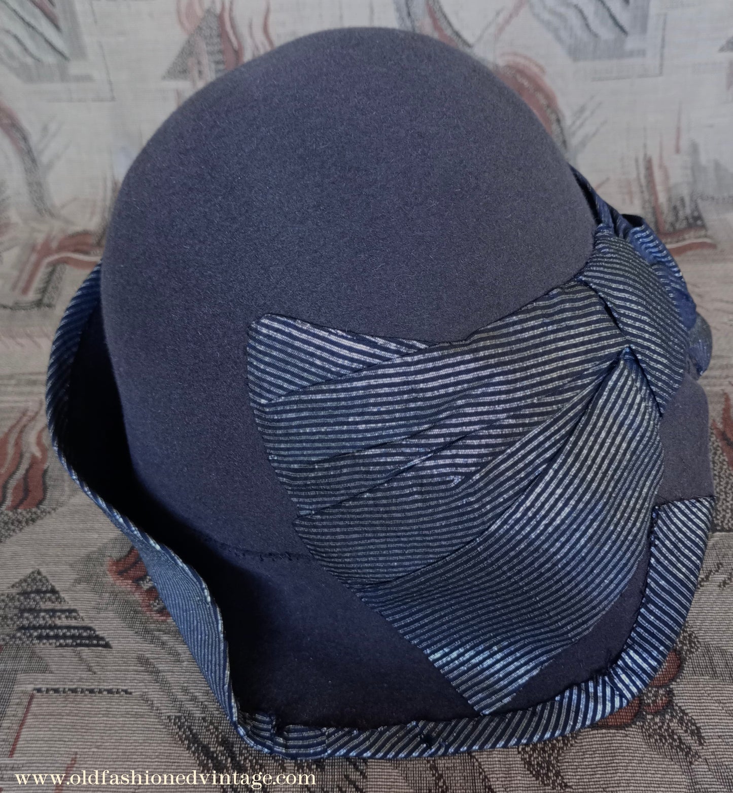Vintage 1920s 1930s Grey Felt Hat Silver Trim Cloche