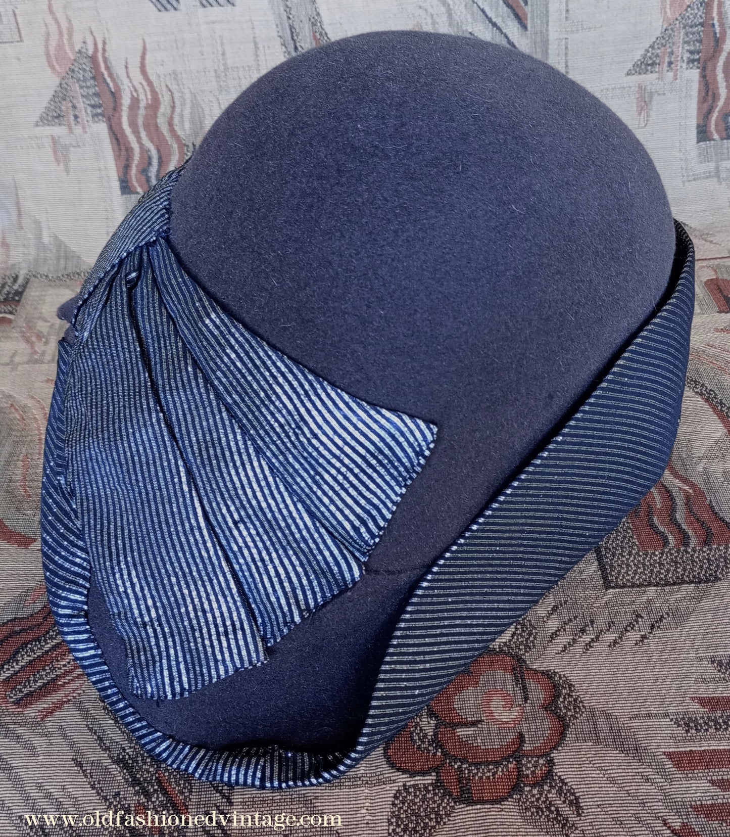 Vintage 1920s 1930s Grey Felt Hat Silver Trim Cloche