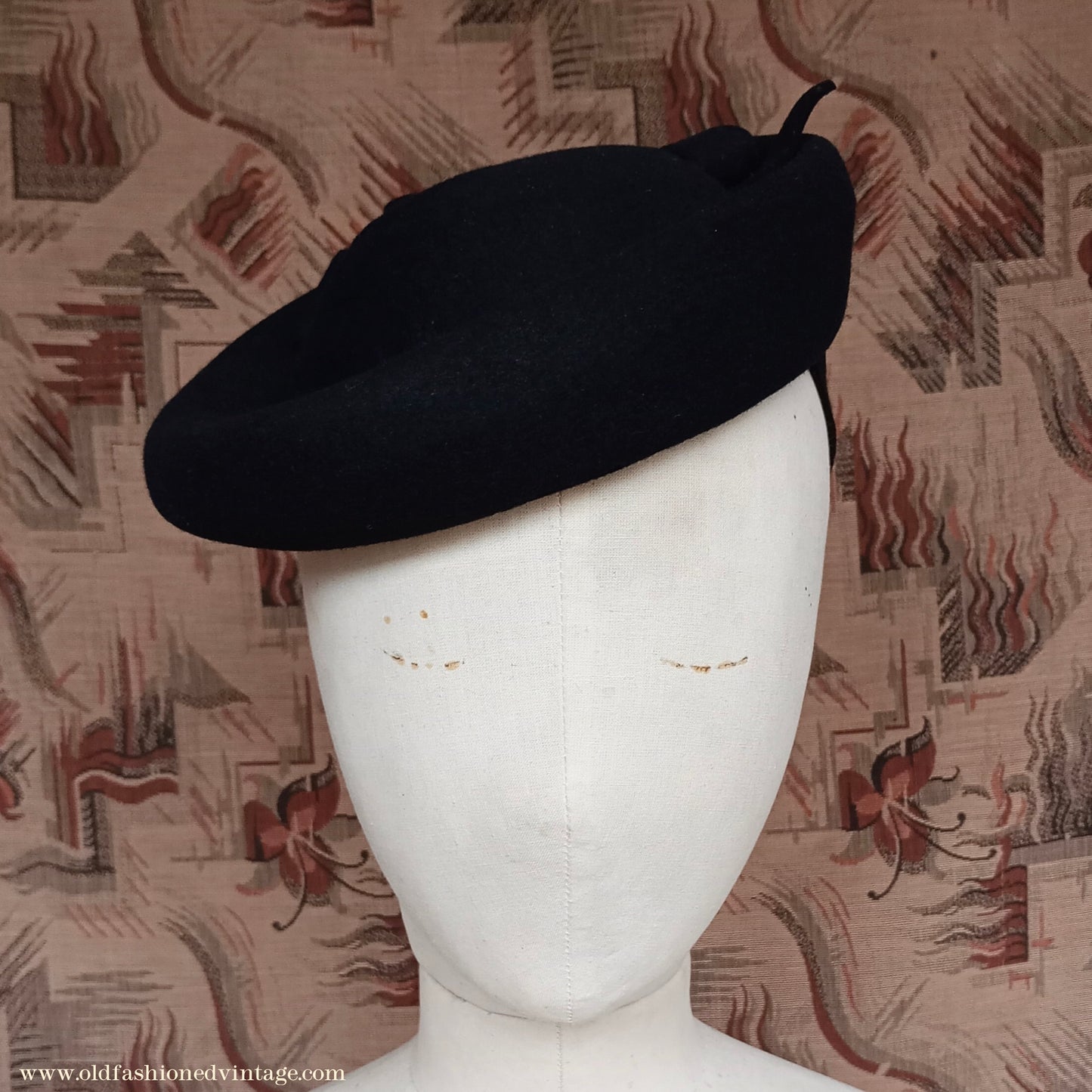 Vintage 1940s Black Felt Hat Perch Tilt Brimmed Beret Topper