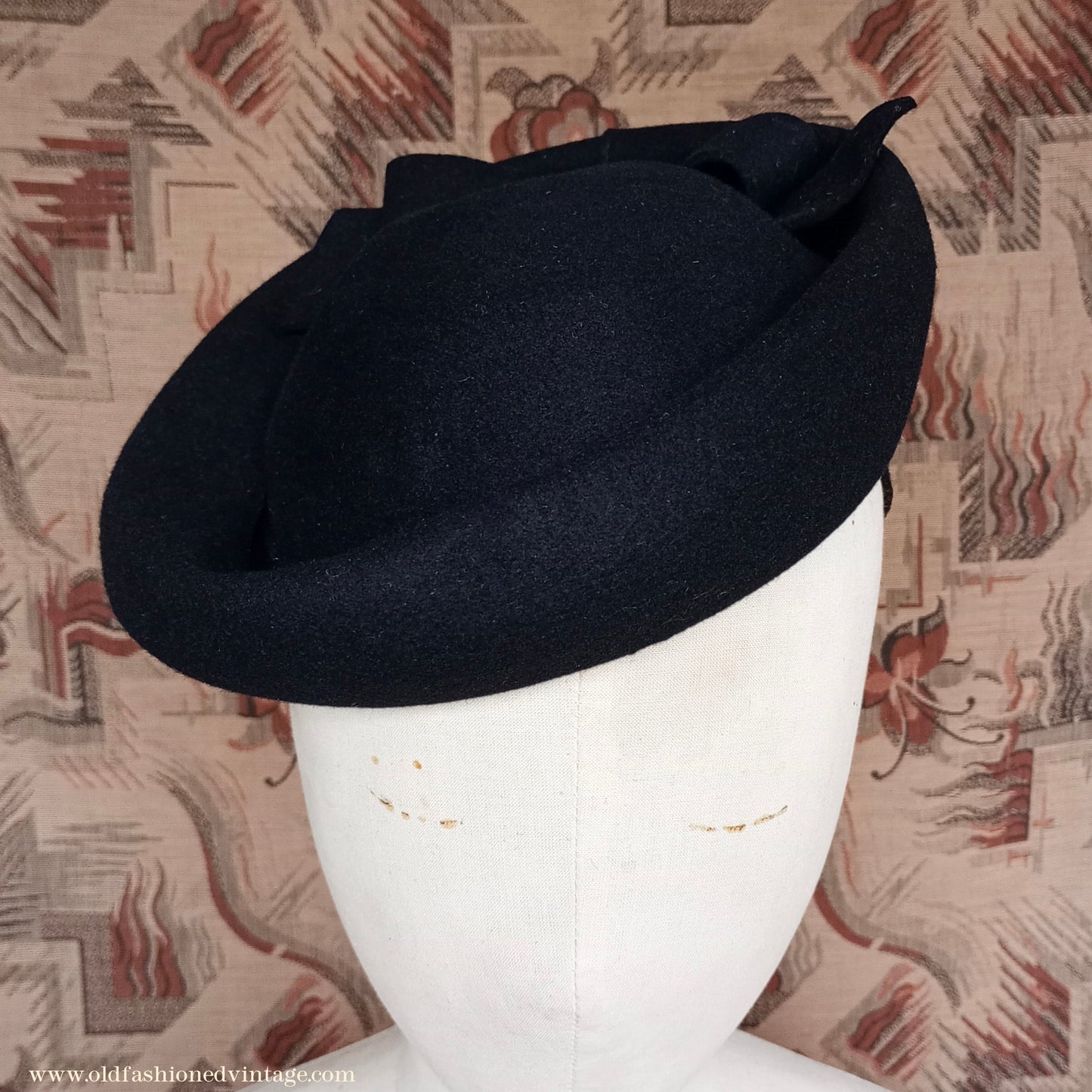 Vintage 1940s Black Felt Hat Perch Tilt Brimmed Beret Topper