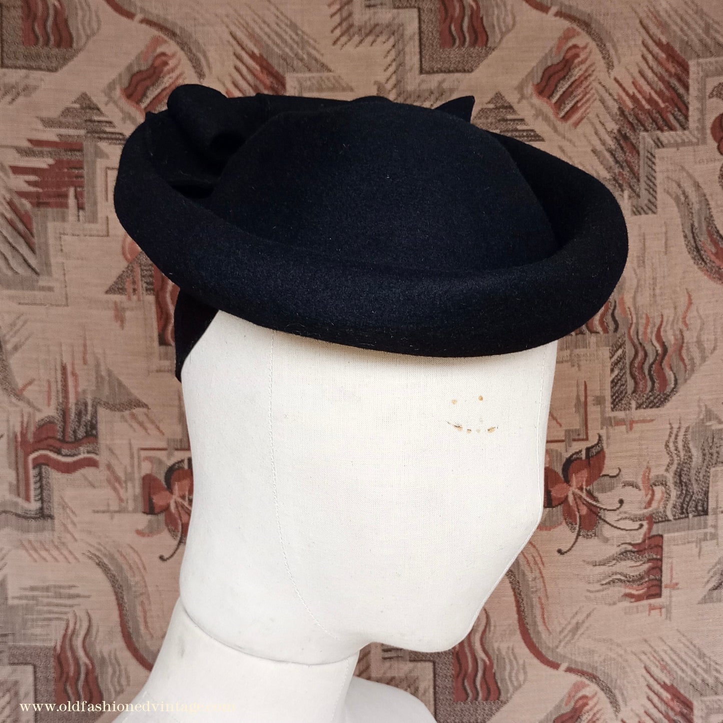 Vintage 1940s Black Felt Hat Perch Tilt Brimmed Beret Topper