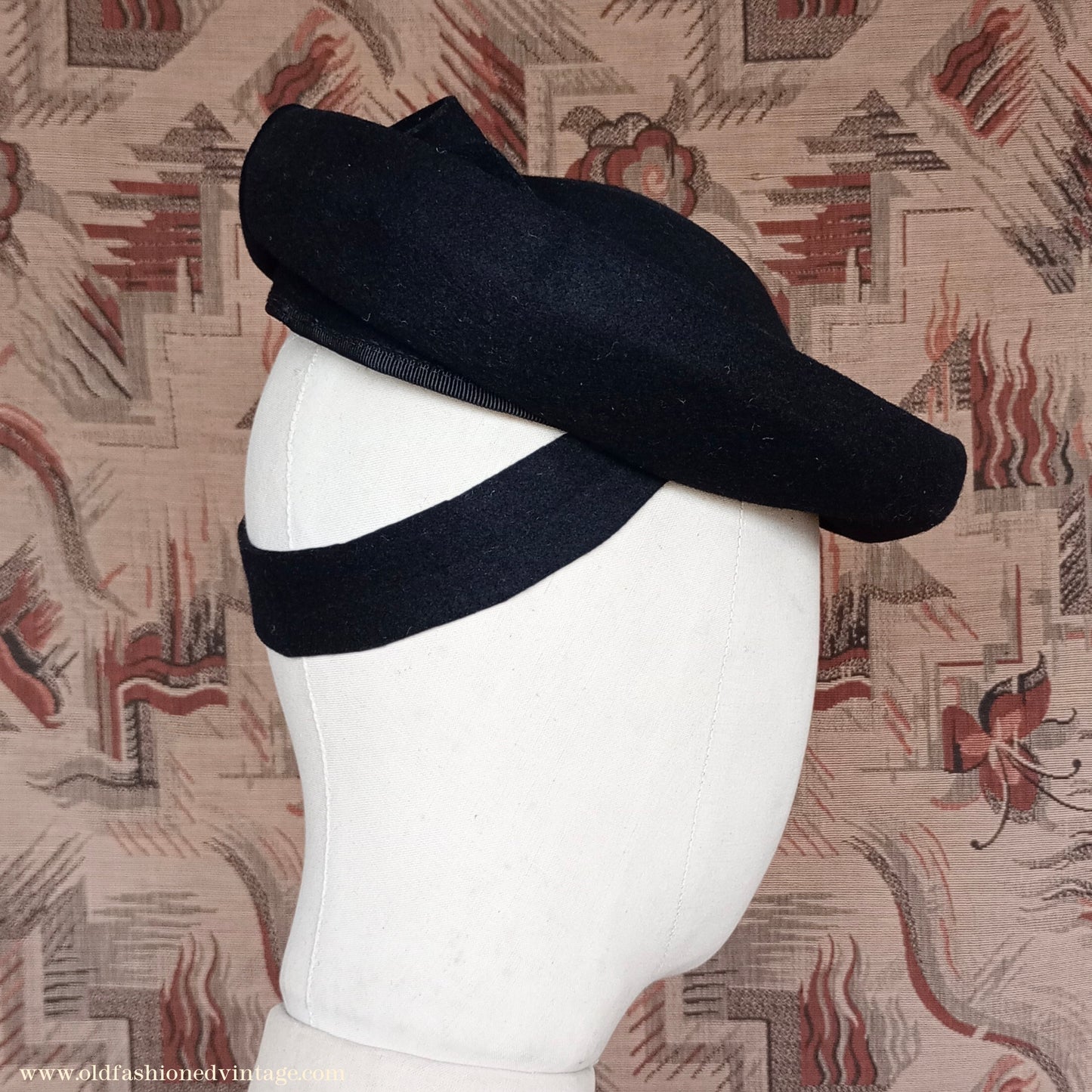 Vintage 1940s Black Felt Hat Perch Tilt Brimmed Beret Topper