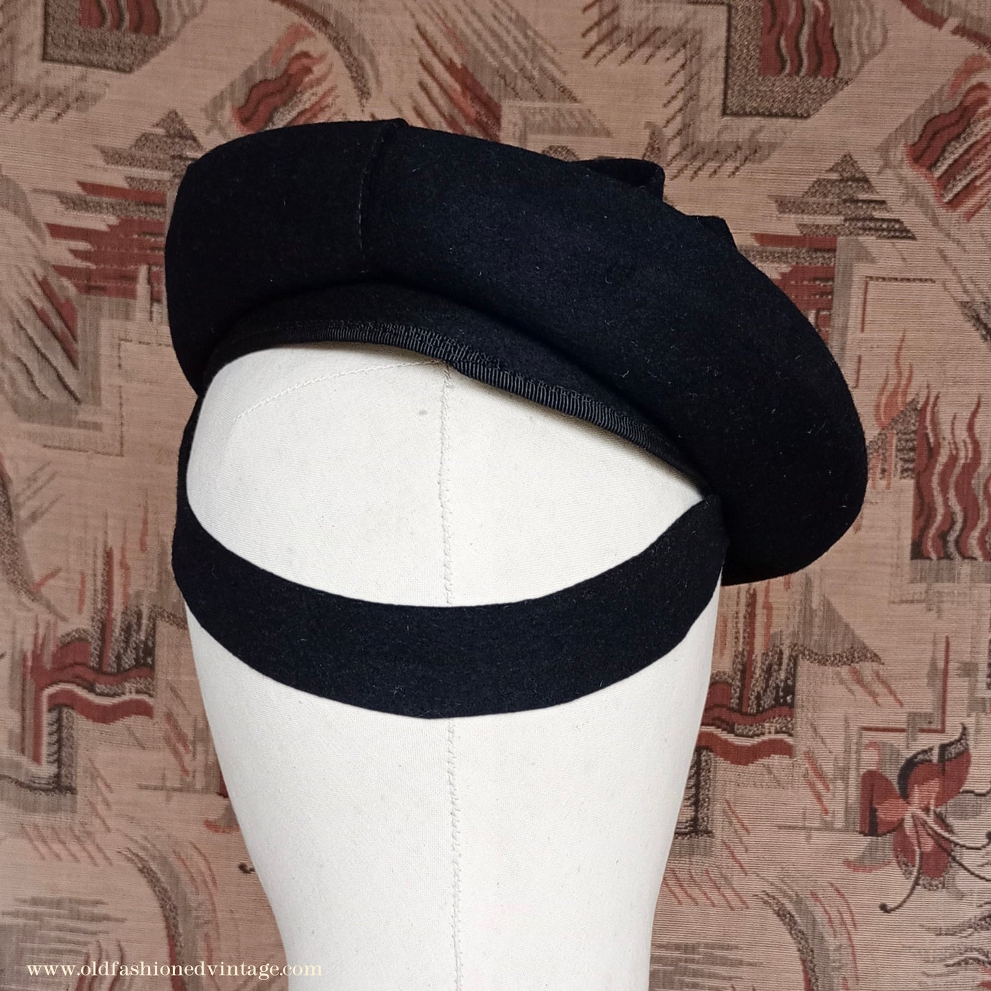 Vintage 1940s Black Felt Hat Perch Tilt Brimmed Beret Topper