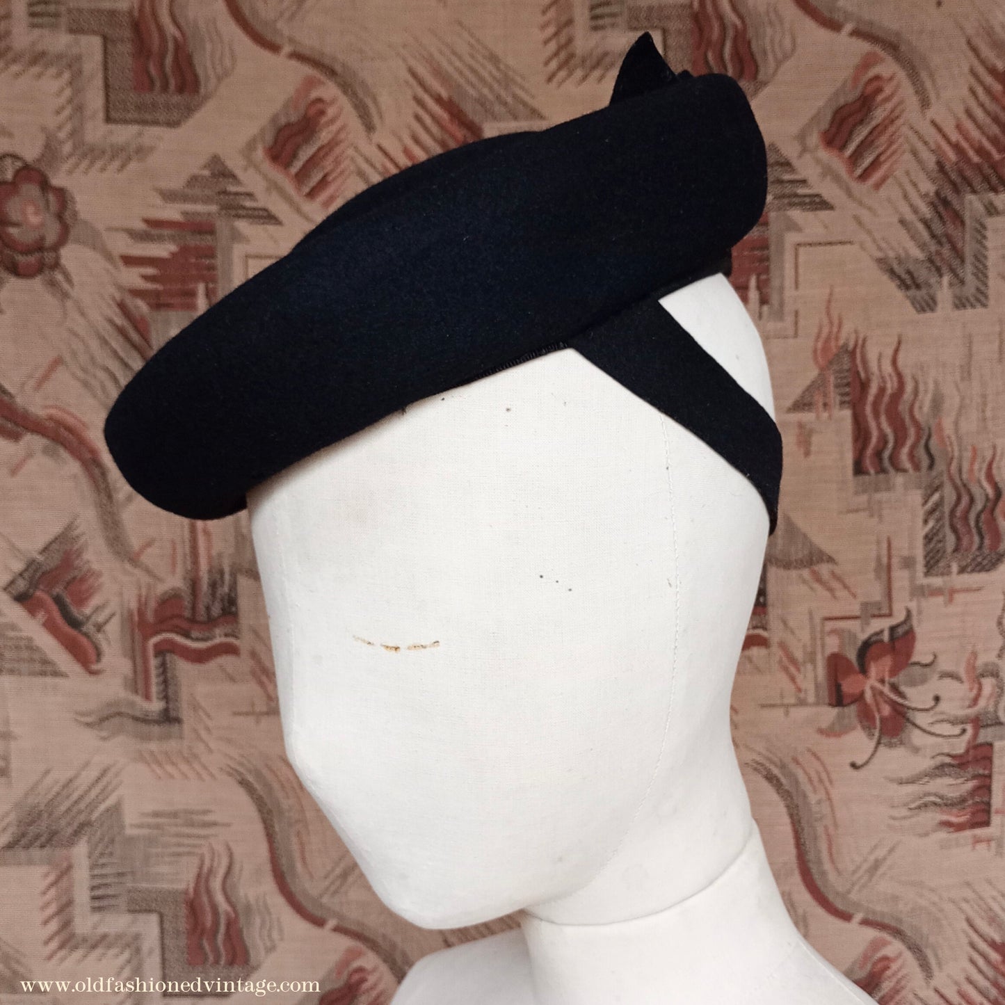Vintage 1940s Black Felt Hat Perch Tilt Brimmed Beret Topper