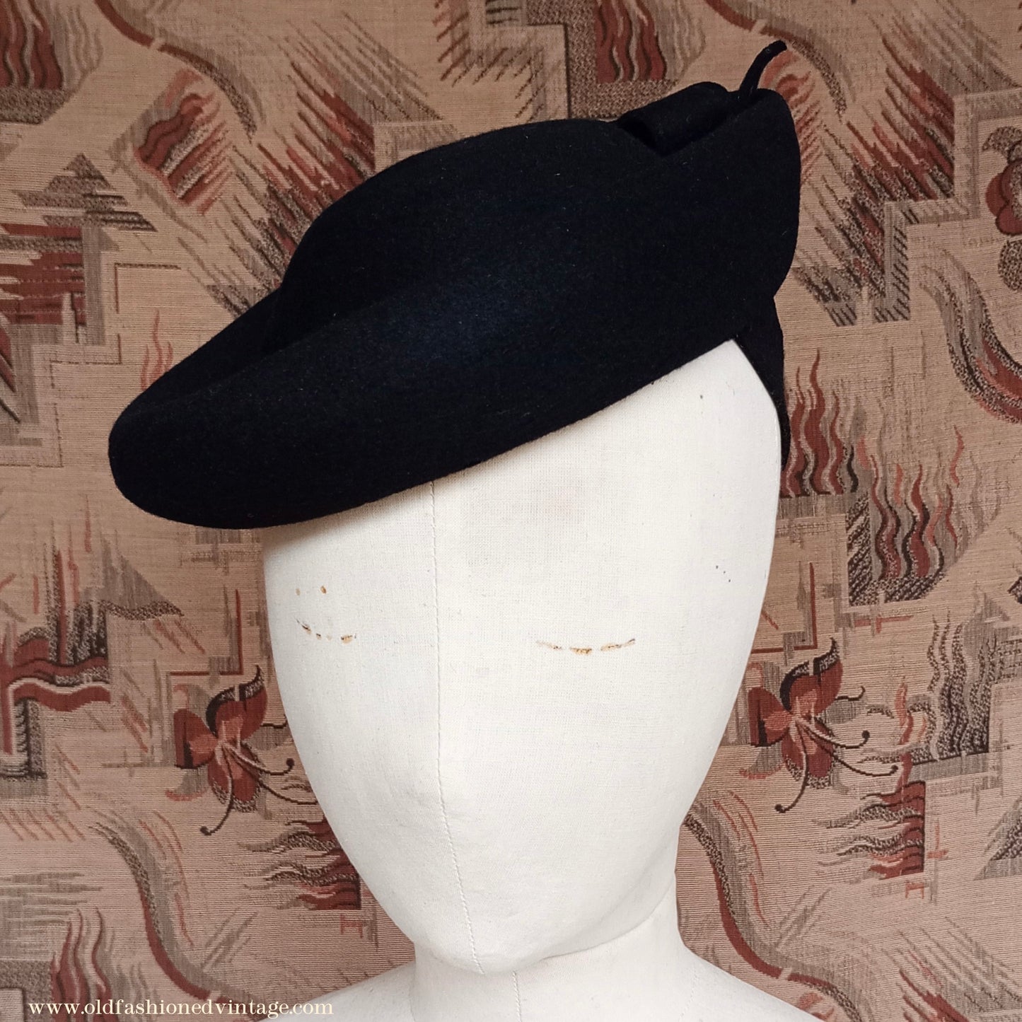 Vintage 1940s Black Felt Hat Perch Tilt Brimmed Beret Topper