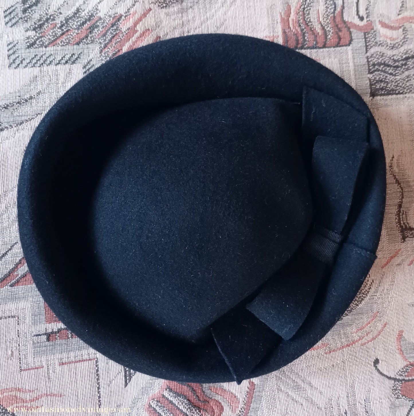 Vintage 1940s Black Felt Hat Perch Tilt Brimmed Beret Topper