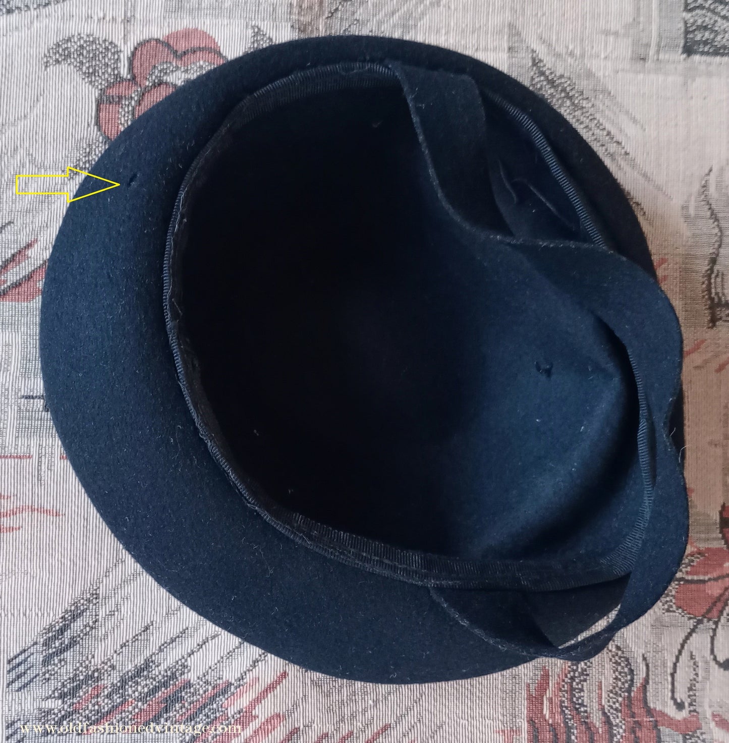Vintage 1940s Black Felt Hat Perch Tilt Brimmed Beret Topper
