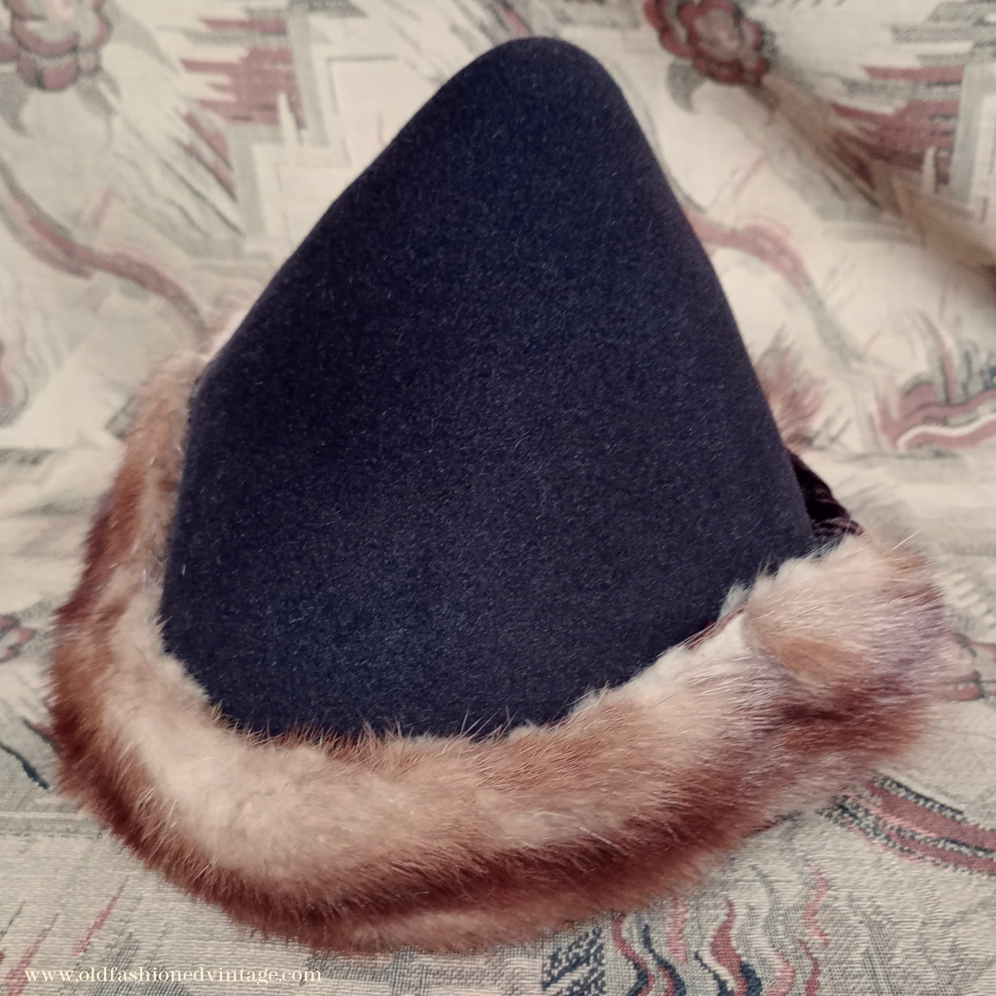 Wonderful Vintage 1930s 1940s Brown Felt Hat Cone Toque Velvet & Fur Trim