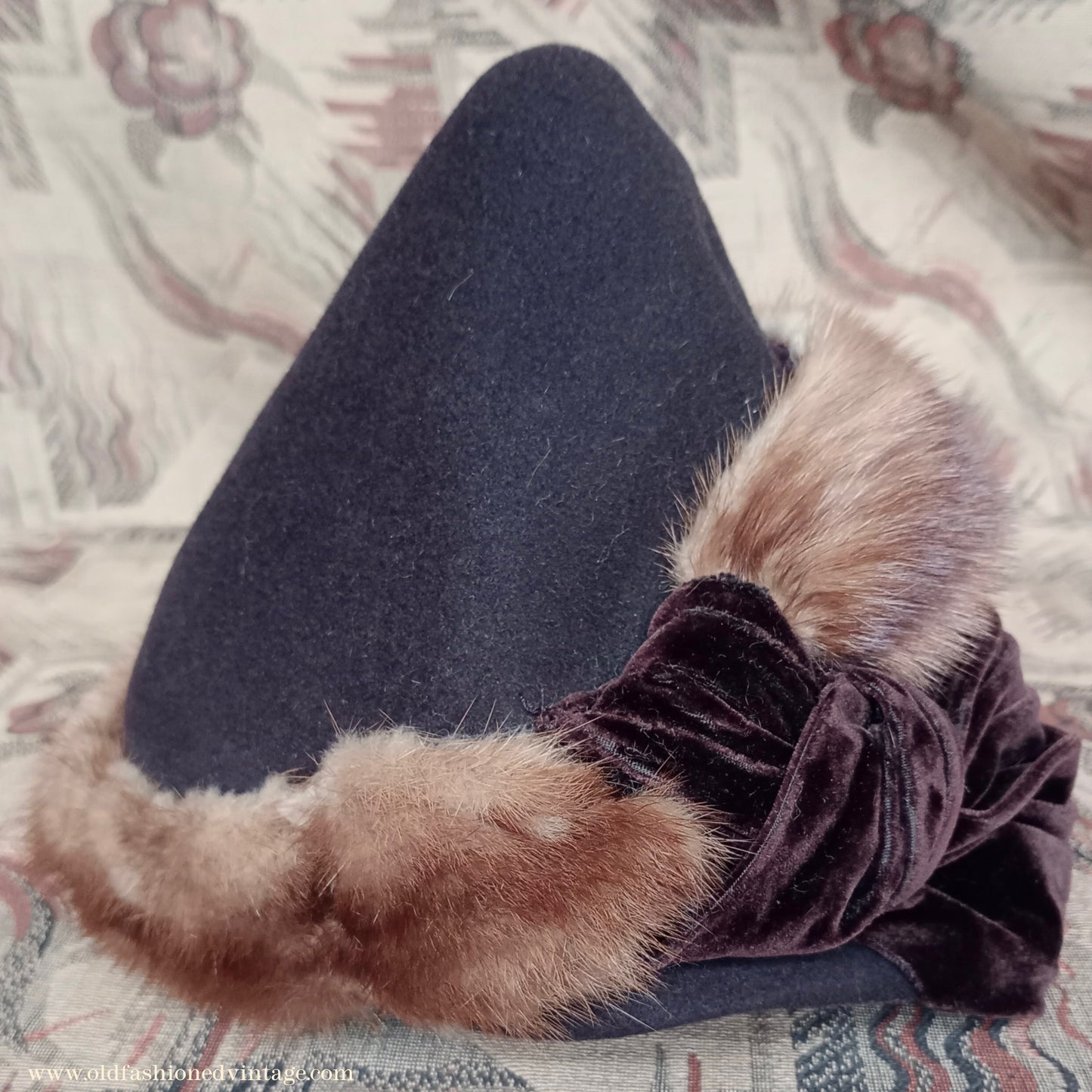 Wonderful Vintage 1930s 1940s Brown Felt Hat Cone Toque Velvet & Fur Trim