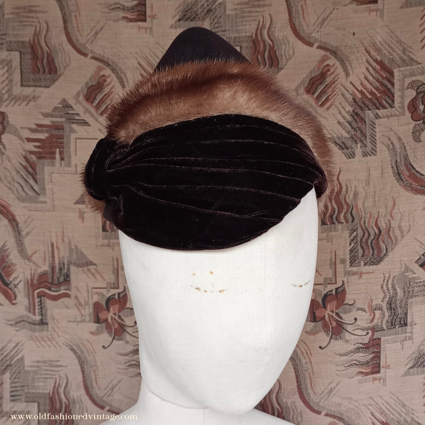 Wonderful Vintage 1930s 1940s Brown Felt Hat Cone Toque Velvet & Fur Trim