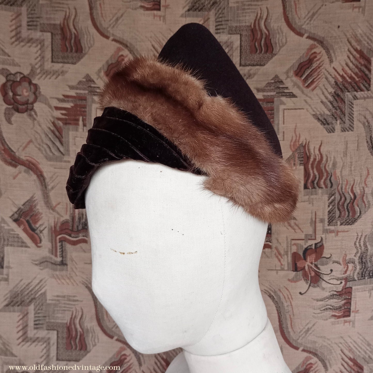 Wonderful Vintage 1930s 1940s Brown Felt Hat Cone Toque Velvet & Fur Trim