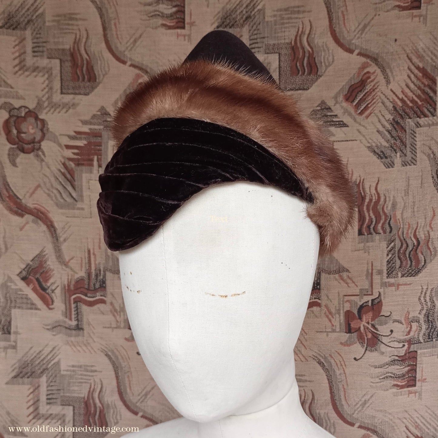 Wonderful Vintage 1930s 1940s Brown Felt Hat Cone Toque Velvet & Fur Trim