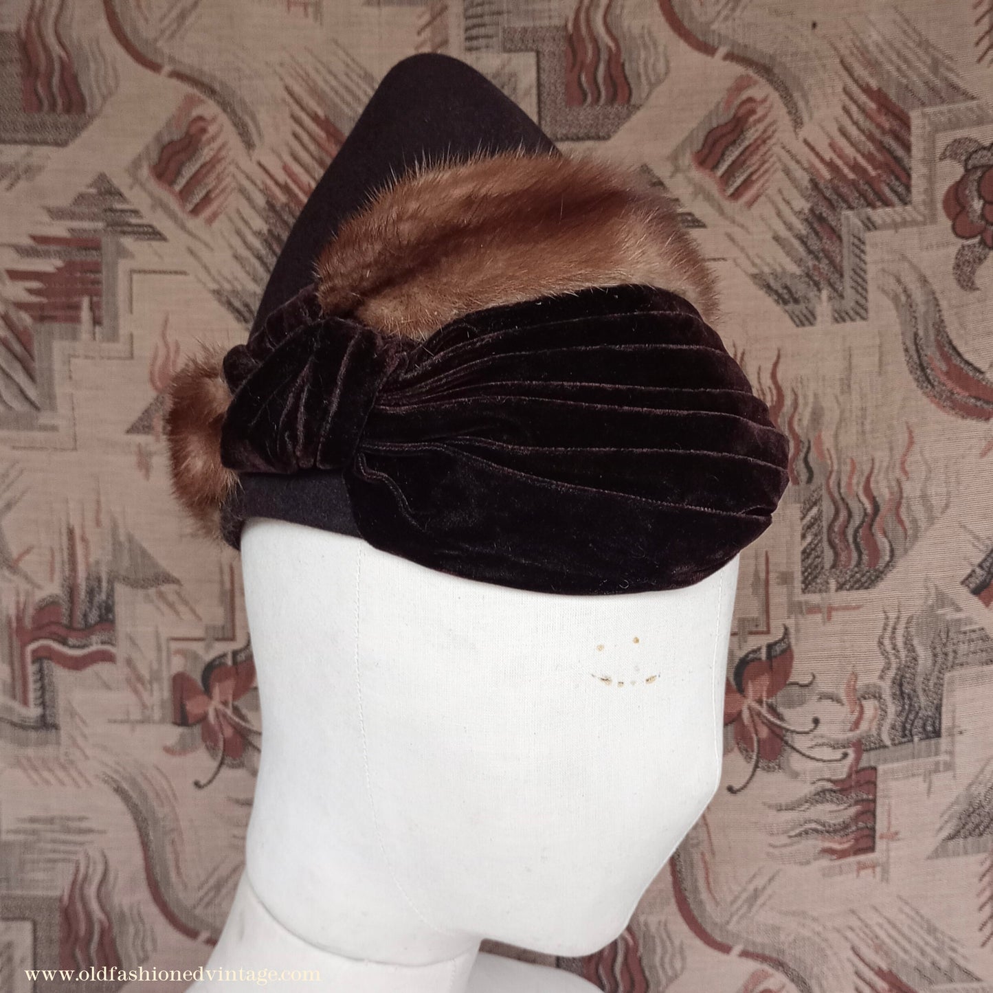 Wonderful Vintage 1930s 1940s Brown Felt Hat Cone Toque Velvet & Fur Trim