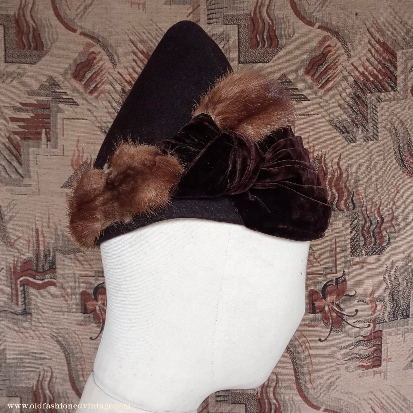 Wonderful Vintage 1930s 1940s Brown Felt Hat Cone Toque Velvet & Fur Trim