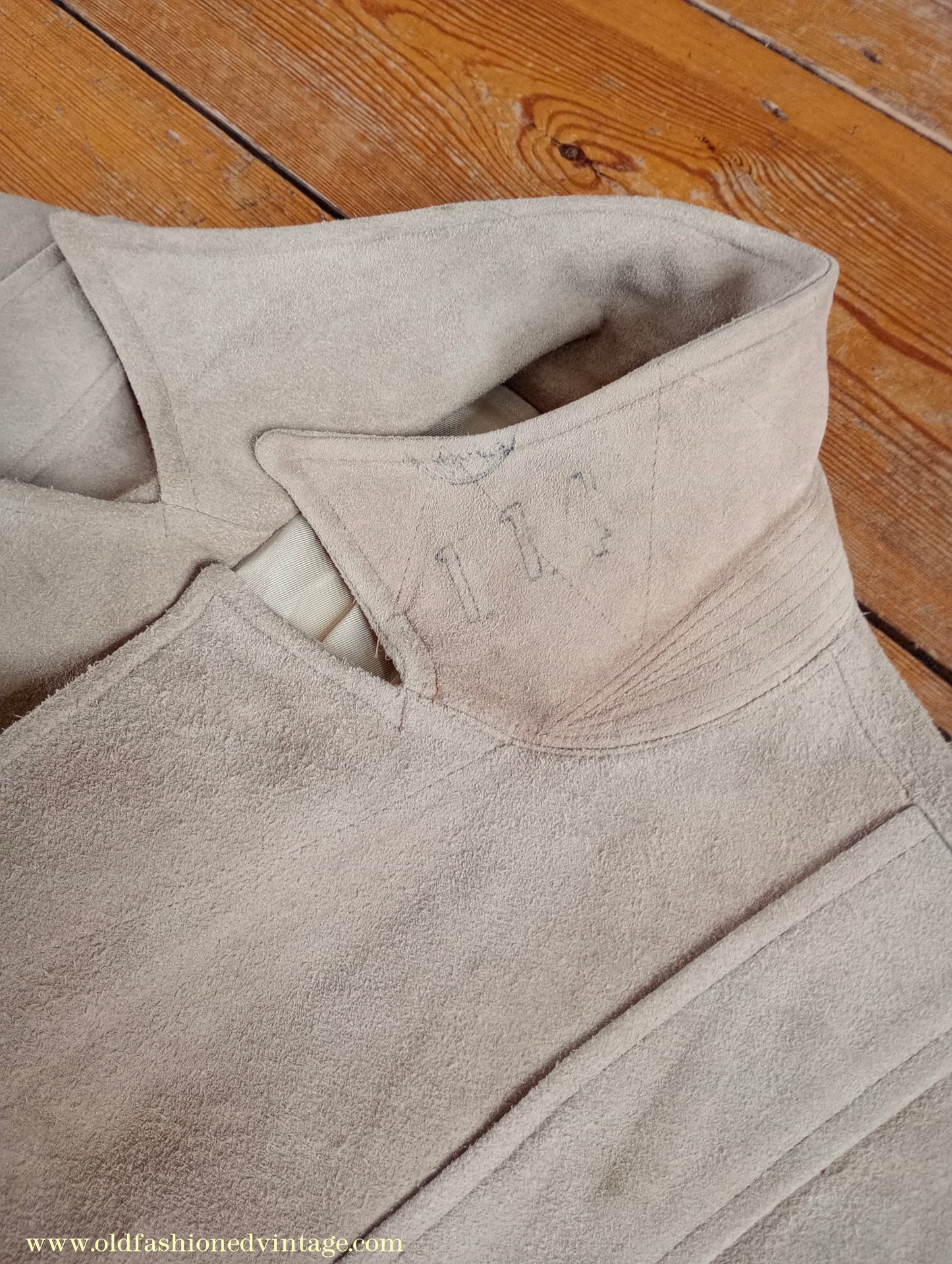 Vintage Mens 1960s 1970s Suede Norfolk Jacket Country Belted Custom Tailored Coat 40" 42"