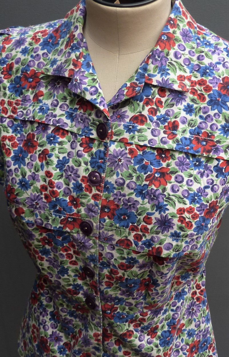 Vintage 1940s Handmade Blouse Floral Novelty Print Cotton Deco Buttons XS