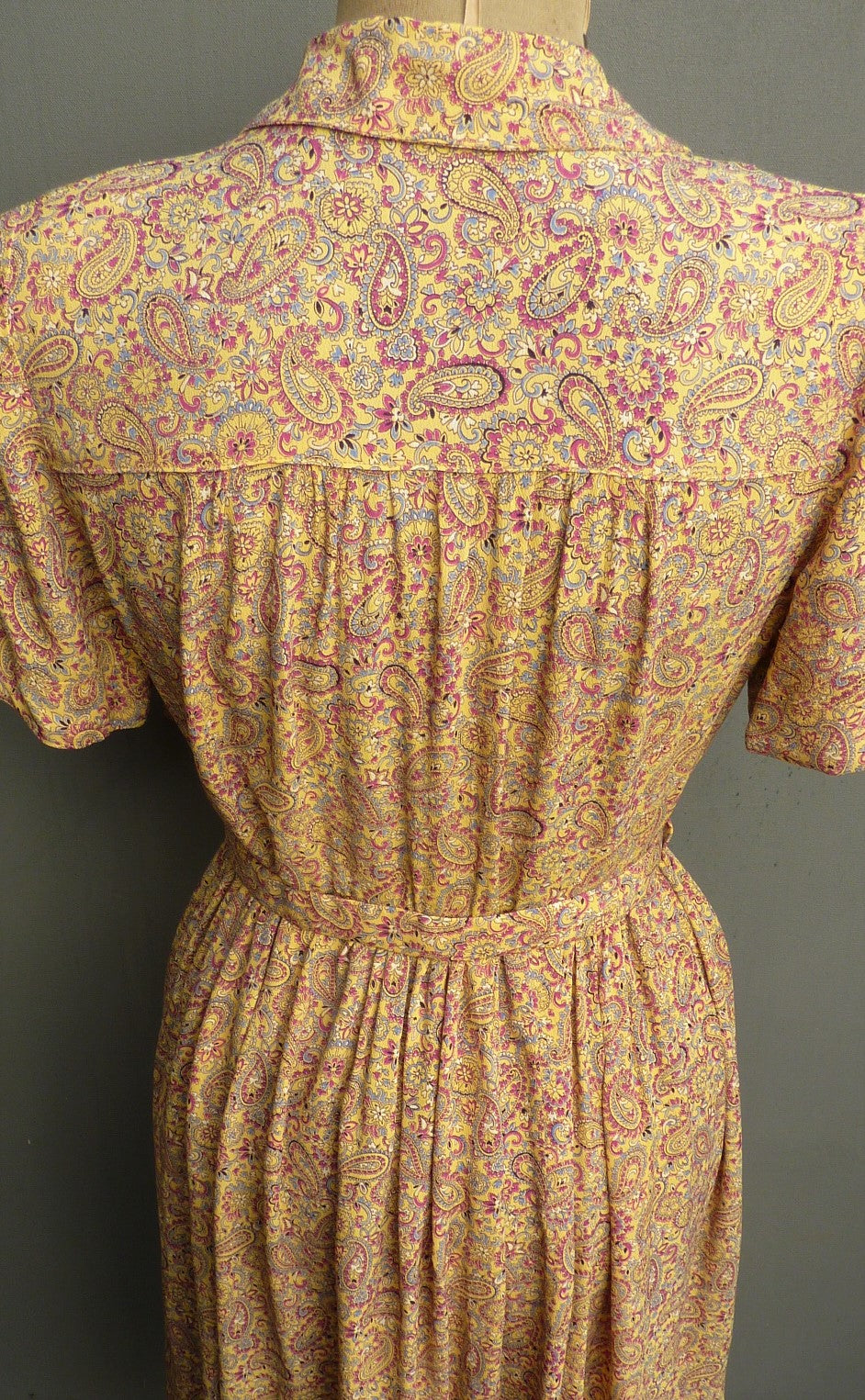 Vintage 1940s Dress Paisley Rayon Crepe Yellow Magenta Print UK M