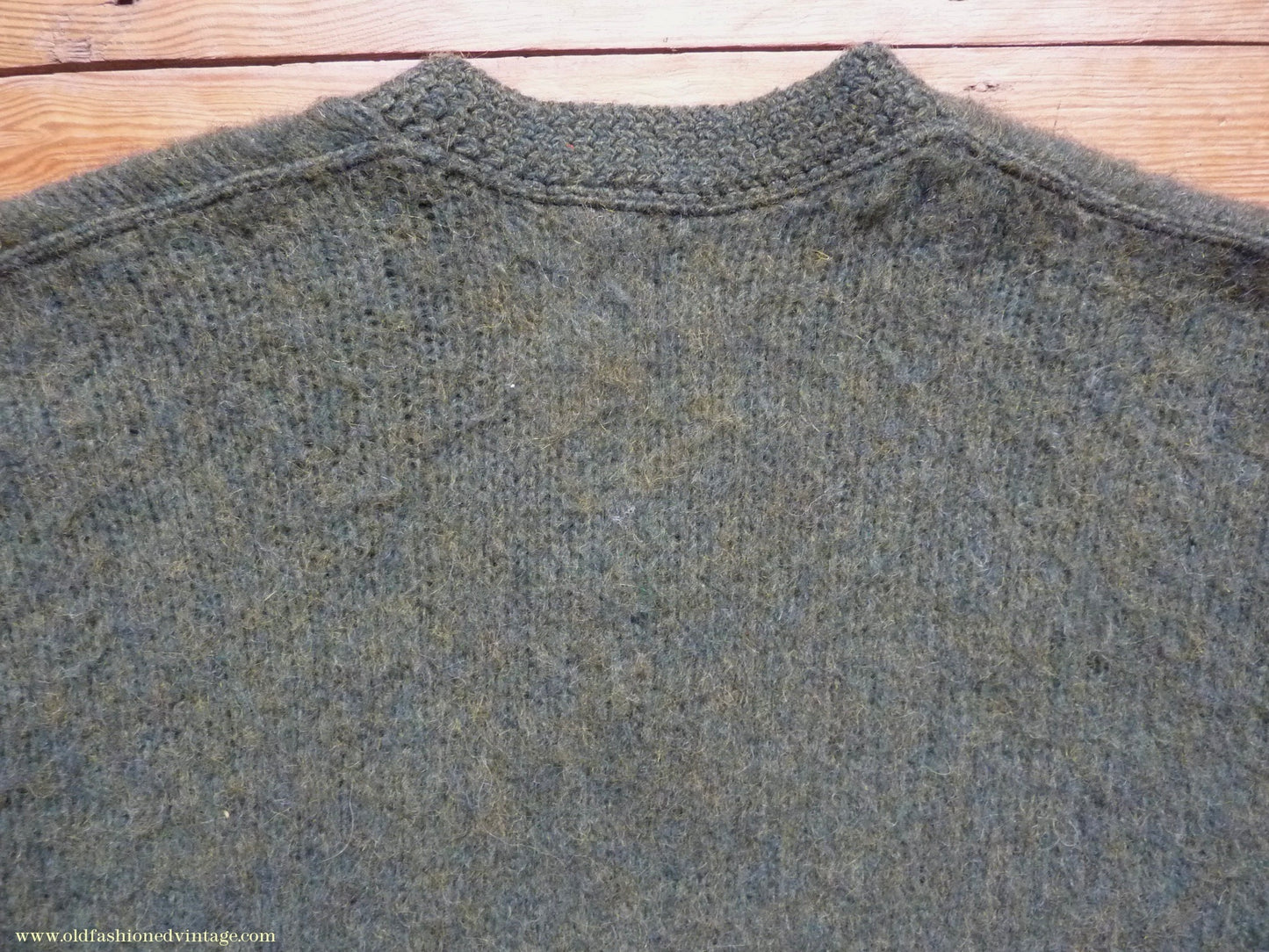 Vintage Mens 1950s Fuzzy Mohair V Neck Sweater Jumper Moss Green L