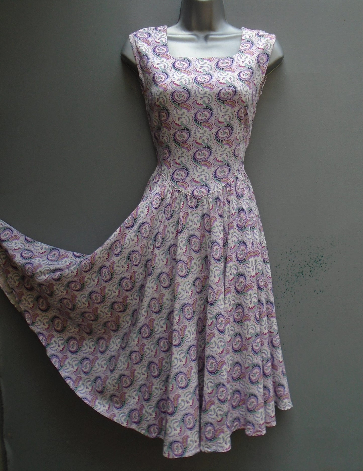 Vintage 1940s 1950s Sun Dress Paisley Printed Rayon Sleeveless Pinafore UK XS