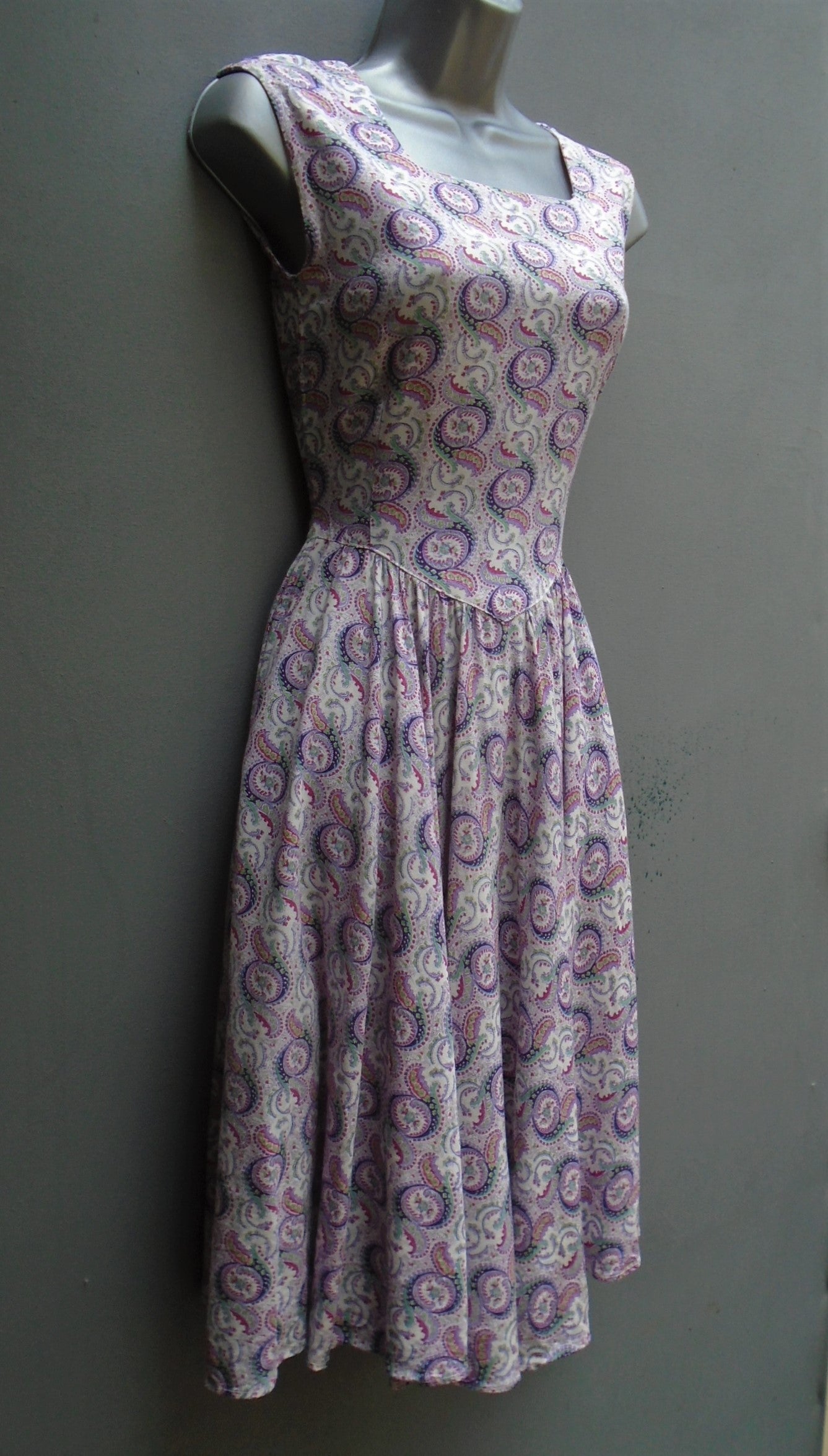 Vintage 1940s 1950s Sun Dress Paisley Printed Rayon Sleeveless Pinafore UK XS