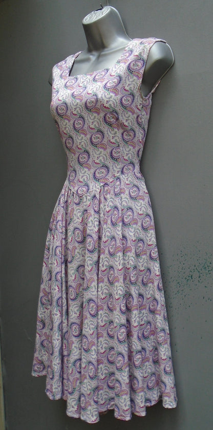 Vintage 1940s 1950s Sun Dress Paisley Printed Rayon Sleeveless Pinafore UK XS