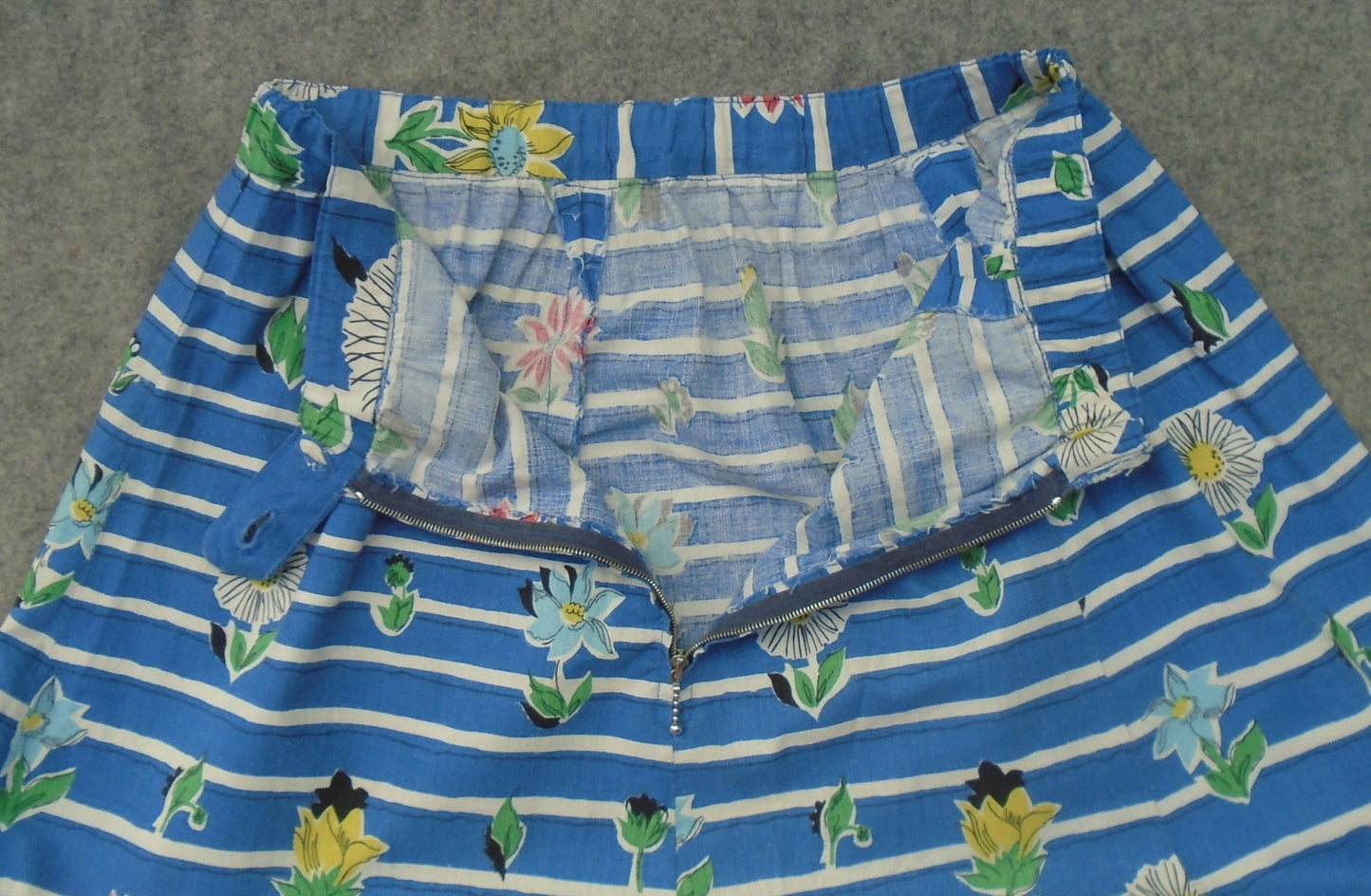 Original Vintage 1950s Cotton Skirt Novelty Print Striped Floral UK S