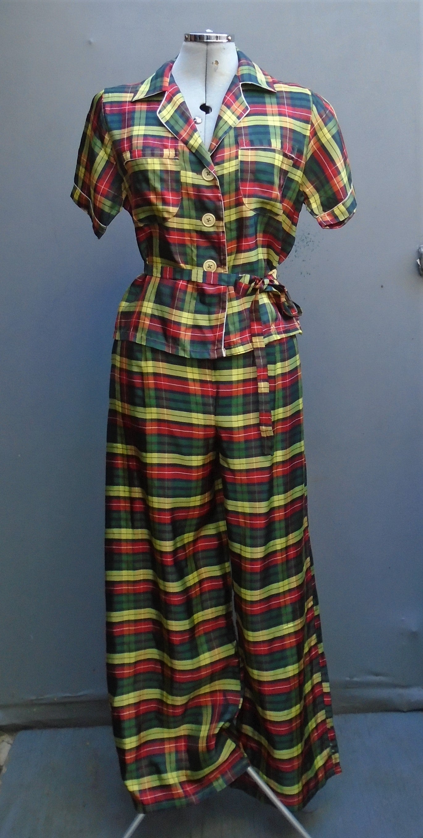 Rare 1940s WW2 50s Lounging Pyjamas PJs Tartan Plaid Rayon UK S