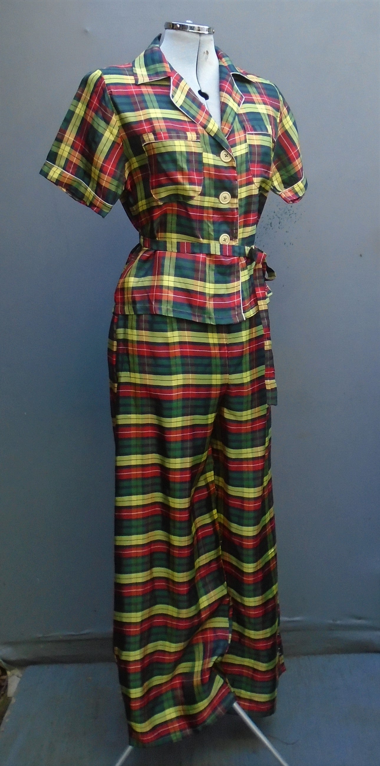 Rare 1940s WW2 50s Lounging Pyjamas PJs Tartan Plaid Rayon UK S