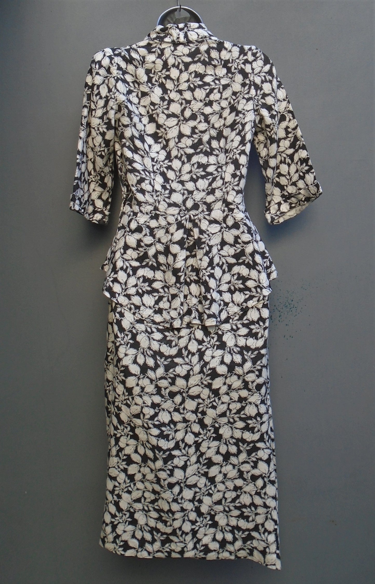 Vintage 1930s 40s WW2 Dress Handmade Black White Floral Novelty Print UK XS