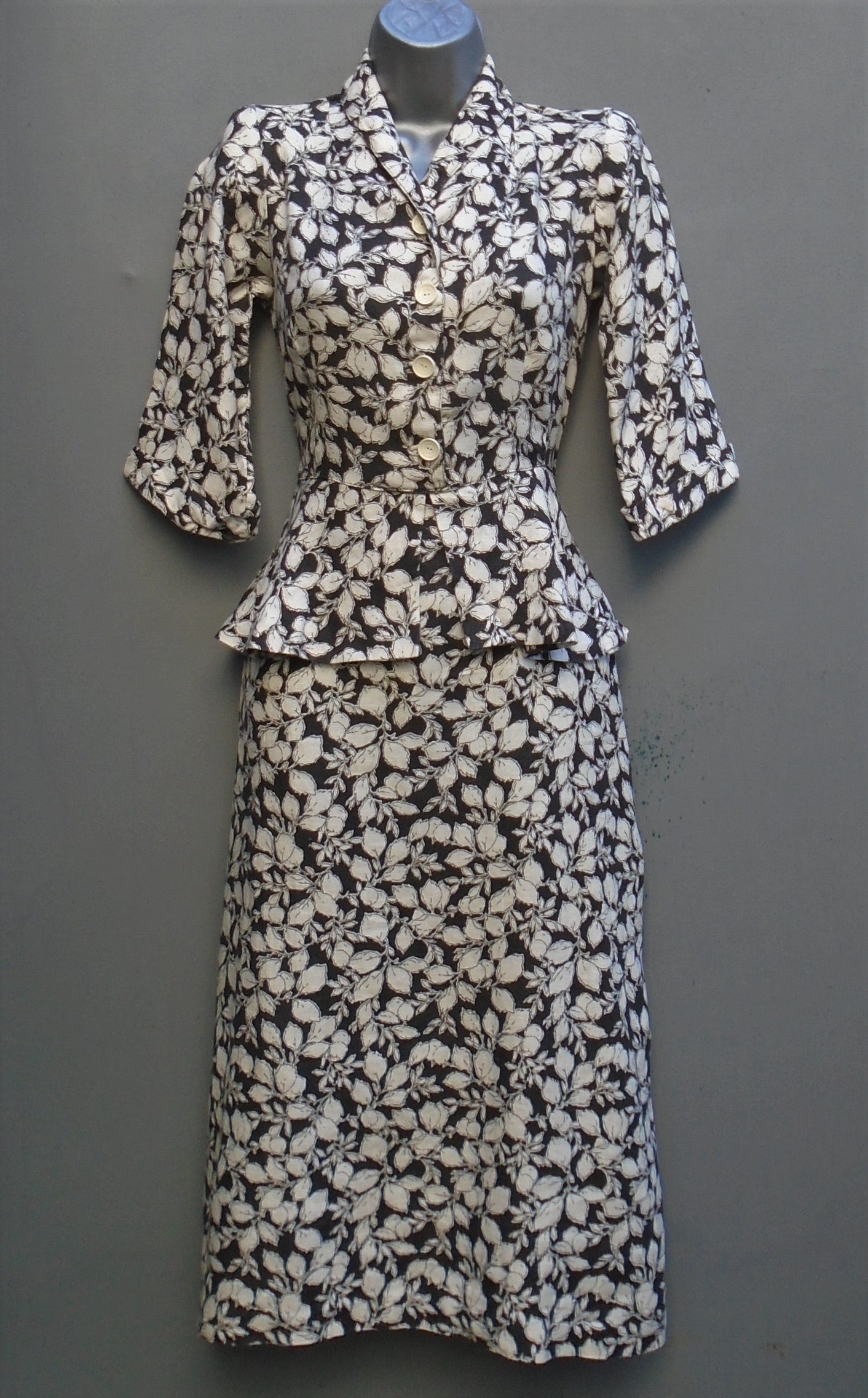 Vintage 1930s 40s WW2 Dress Handmade Black White Floral Novelty Print UK XS