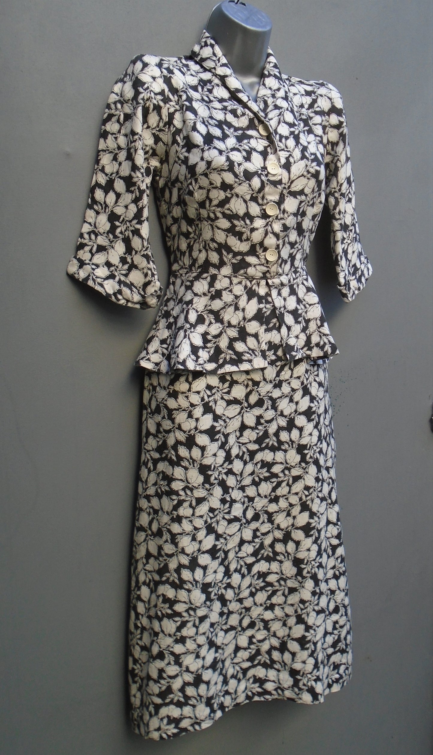 Vintage 1930s 40s WW2 Dress Handmade Black White Floral Novelty Print UK XS