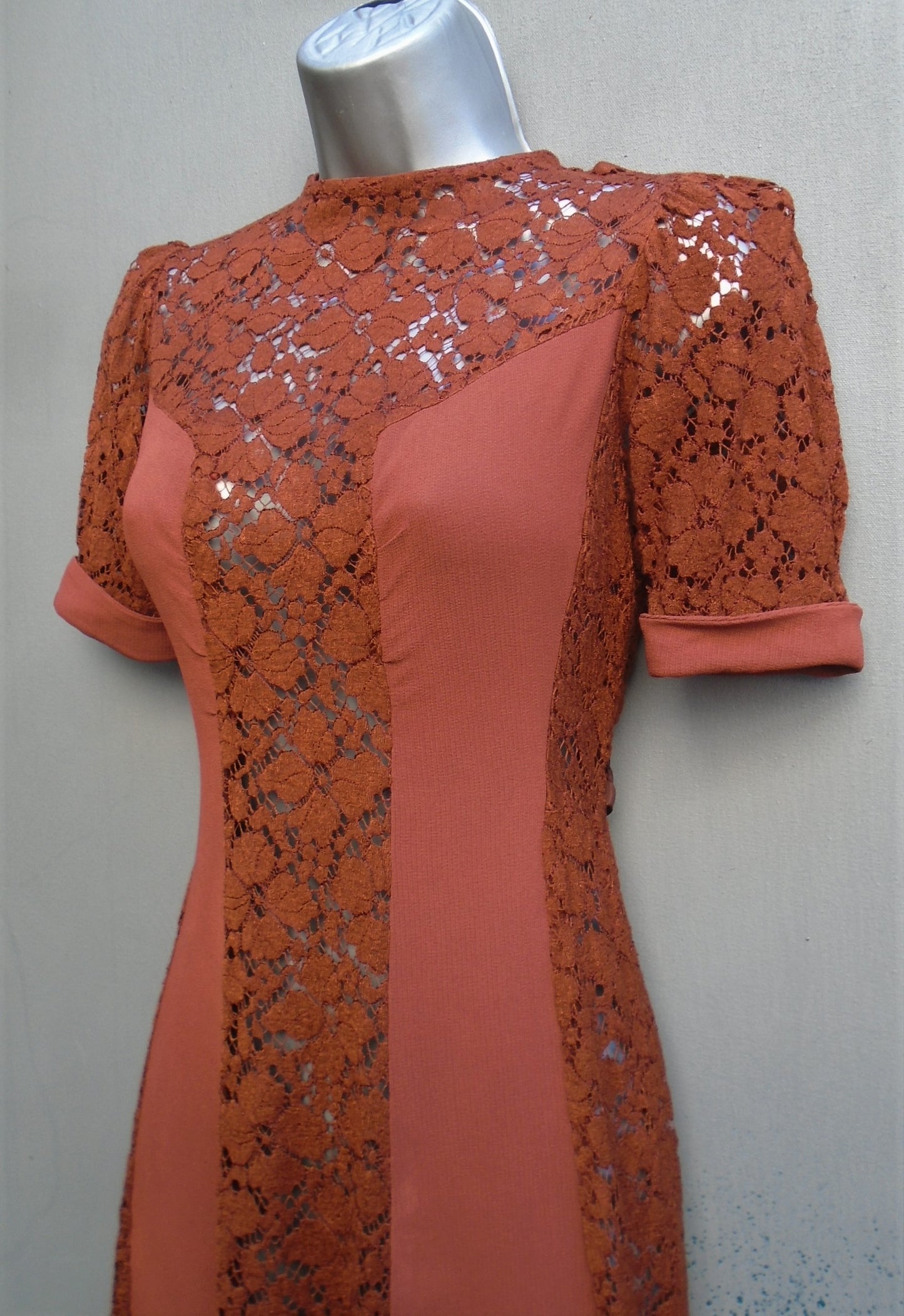 1940s Vintage Dress WW2 Rust Crepe Lace UK XS