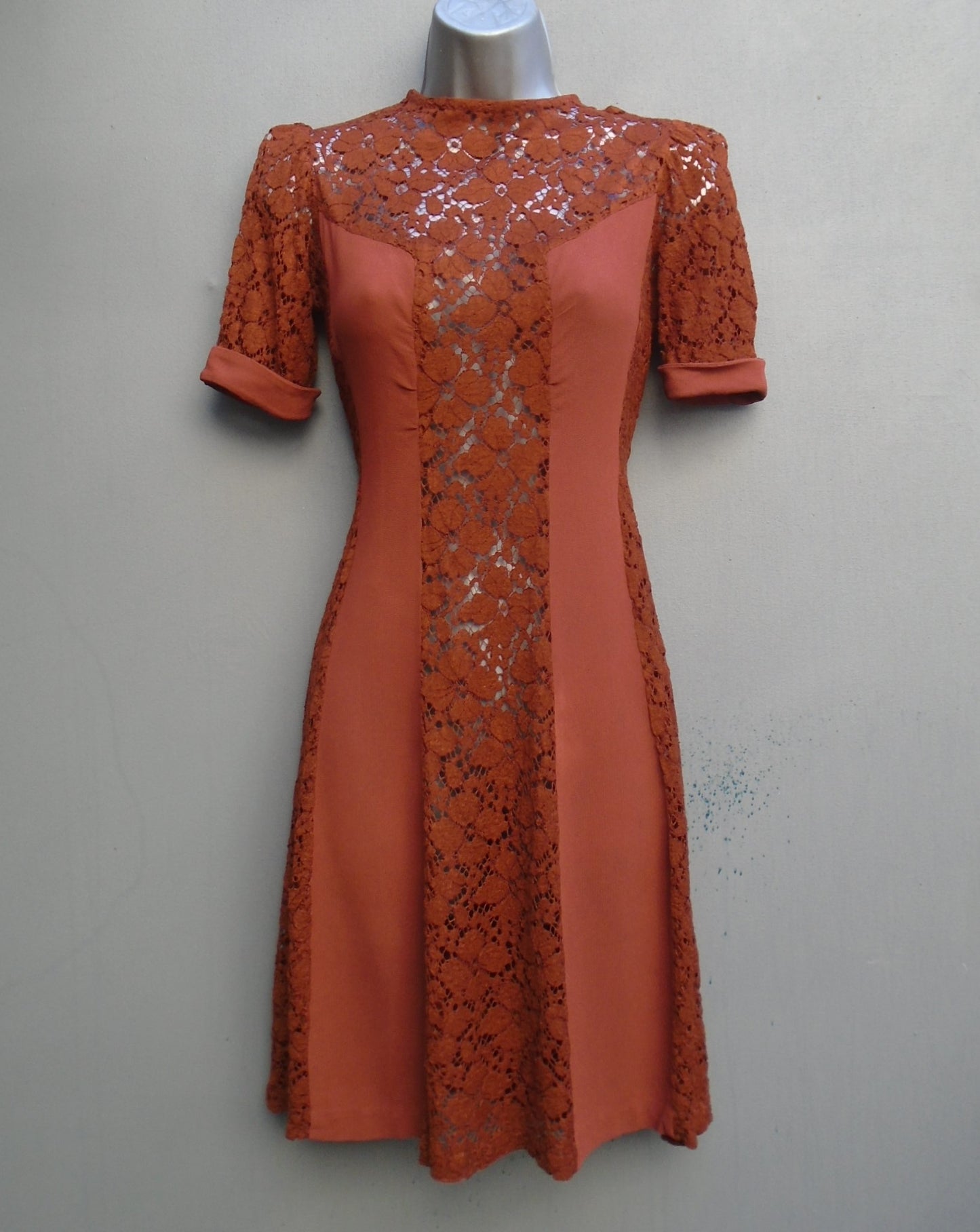 1940s Vintage Dress WW2 Rust Crepe Lace UK XS